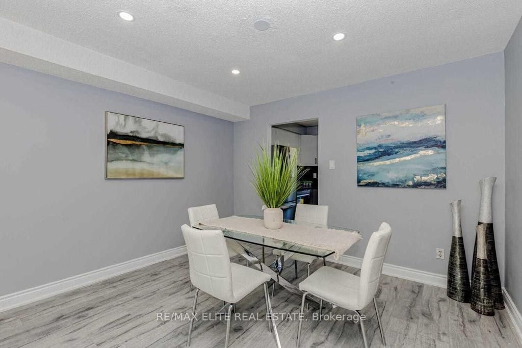 8 Norbrook Cres
