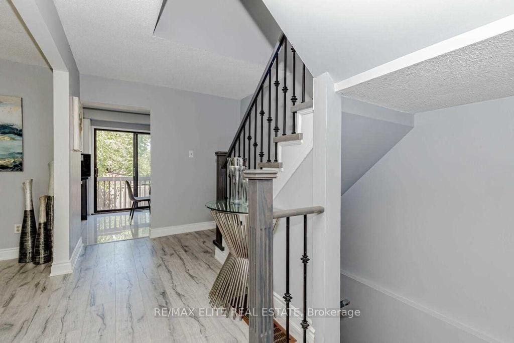 8 Norbrook Cres