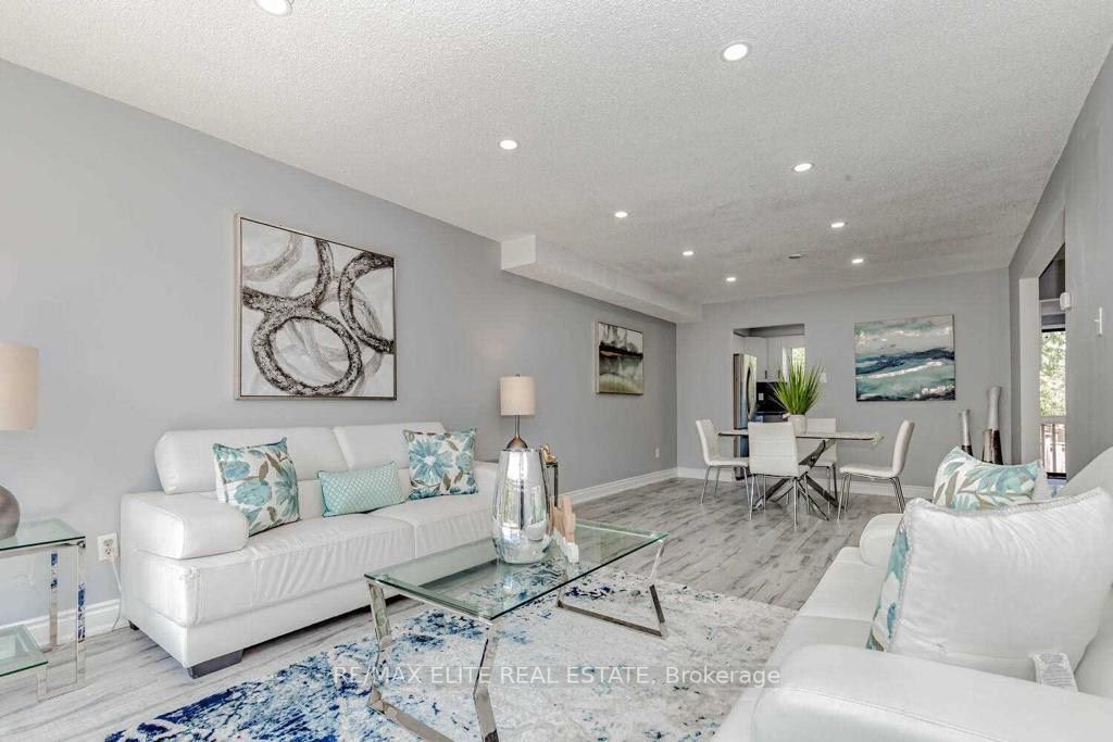 8 Norbrook Cres