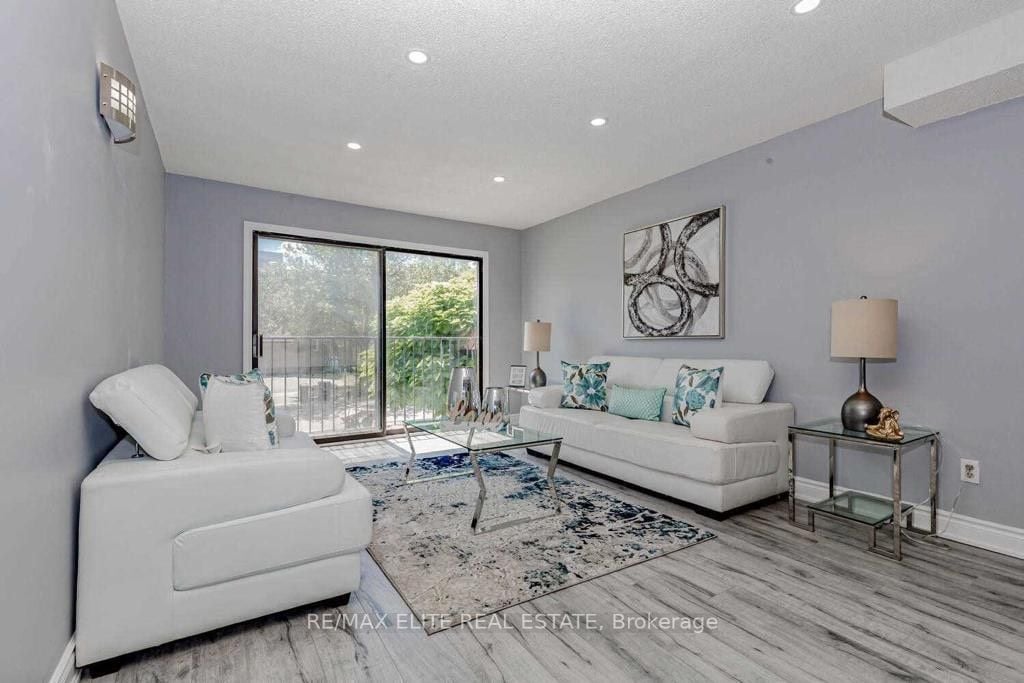 8 Norbrook Cres