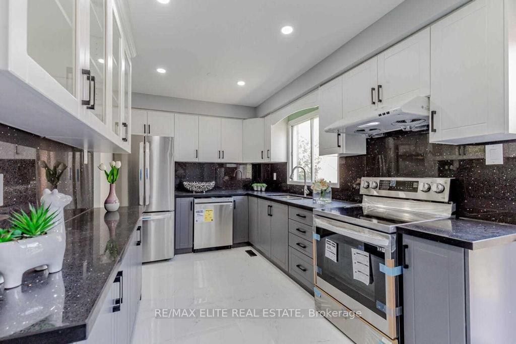 8 Norbrook Cres