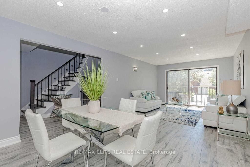 8 Norbrook Cres