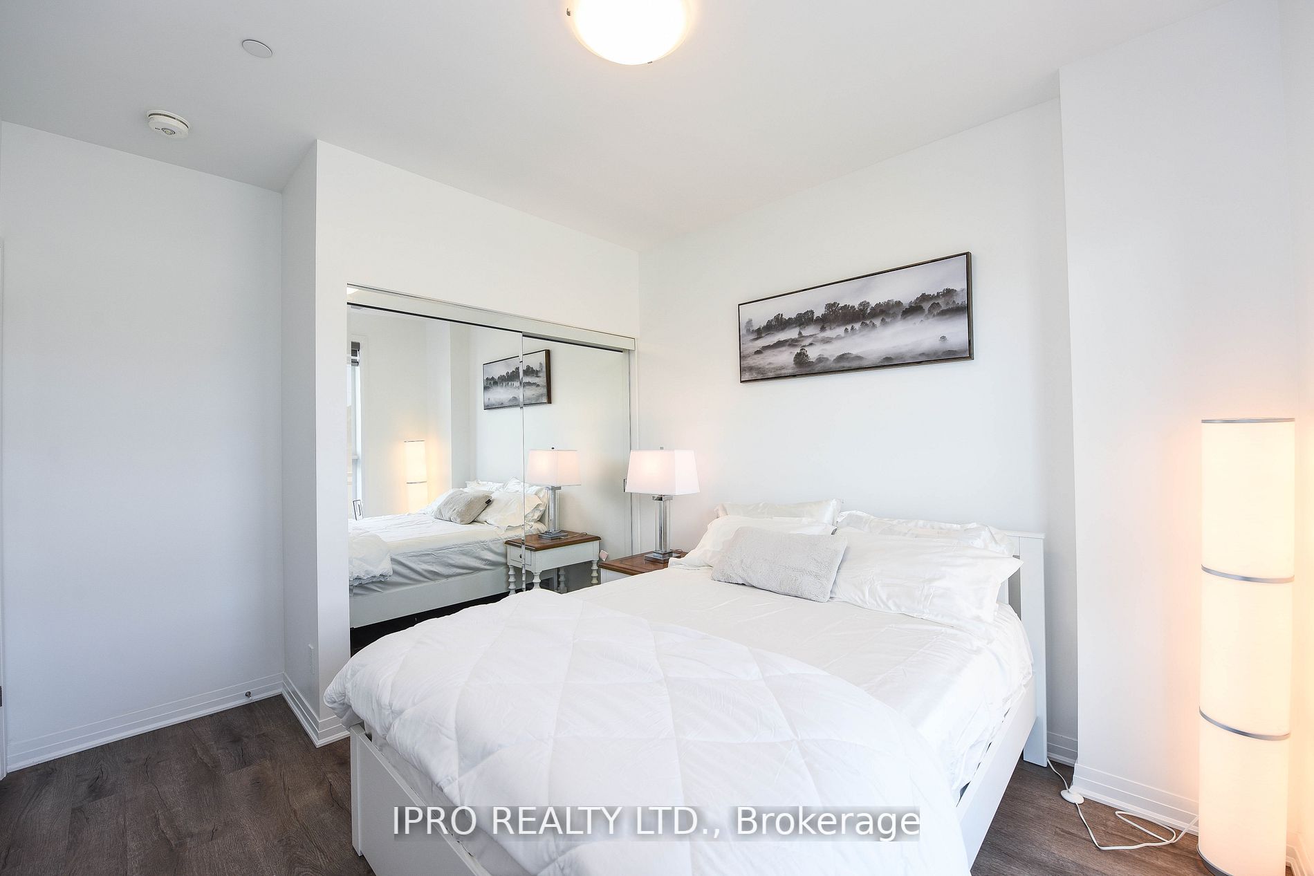 95 Dundas St W Street, #004