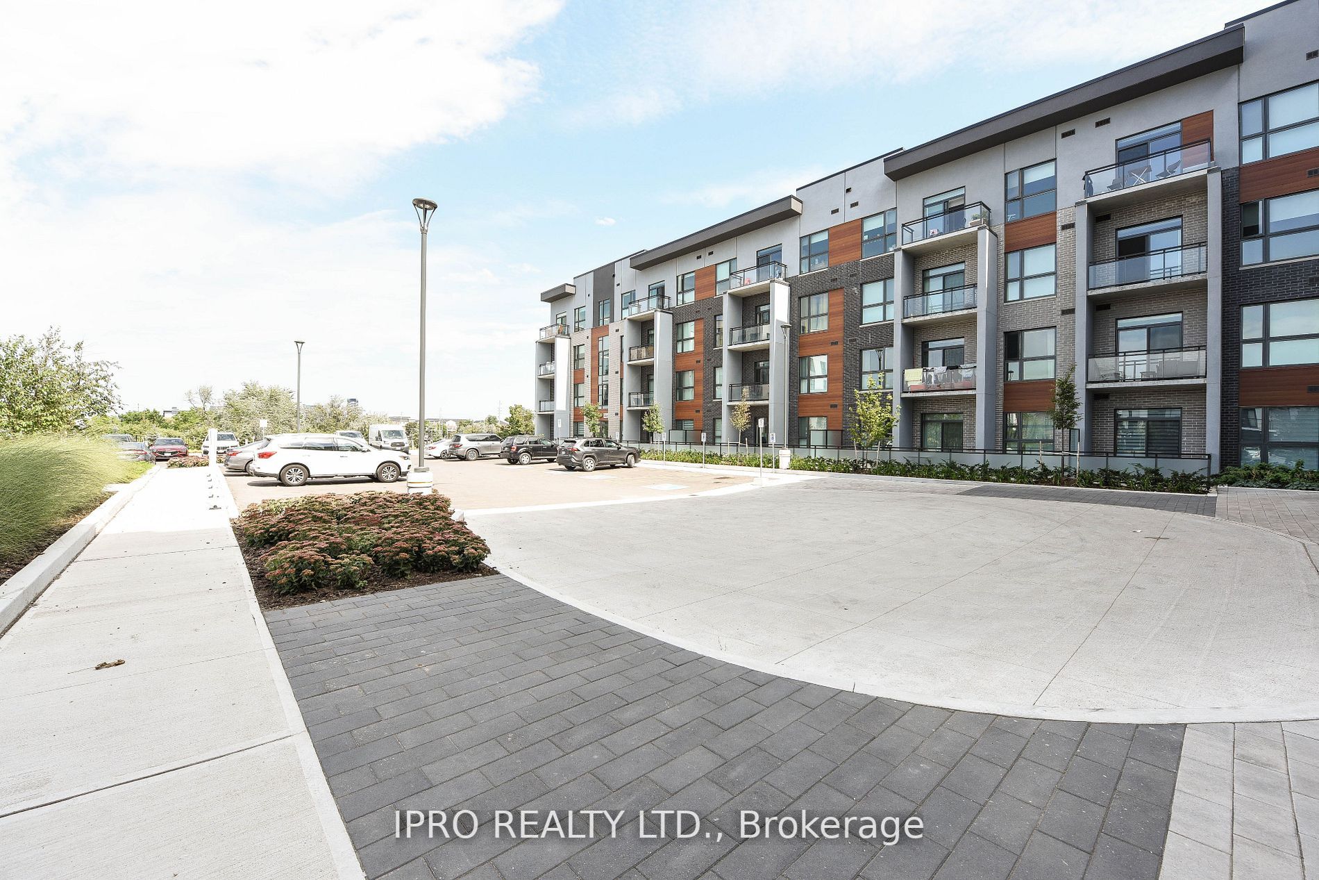 95 Dundas St W Street, #004