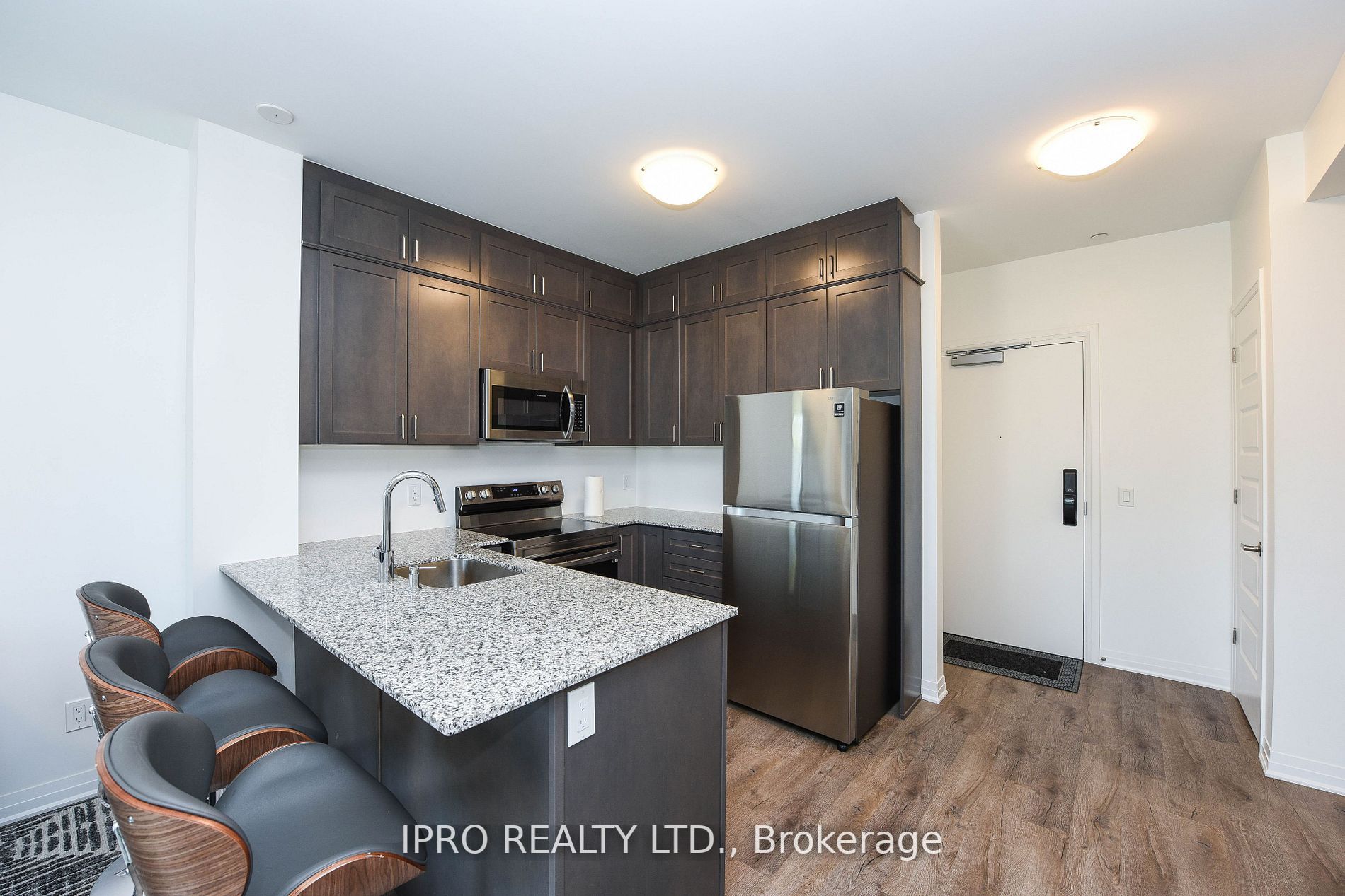 95 Dundas St W Street, #004