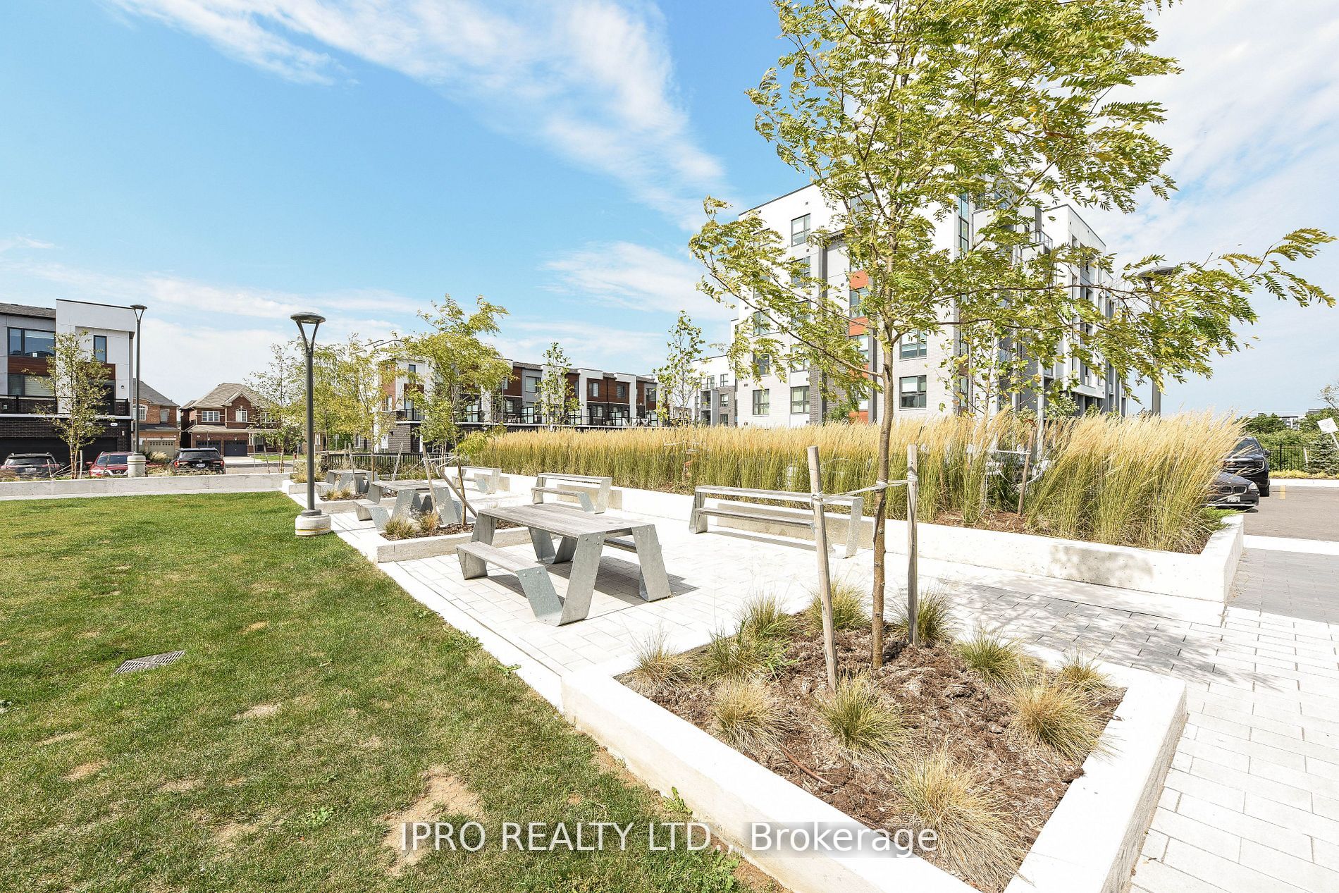 95 Dundas St W Street, #004