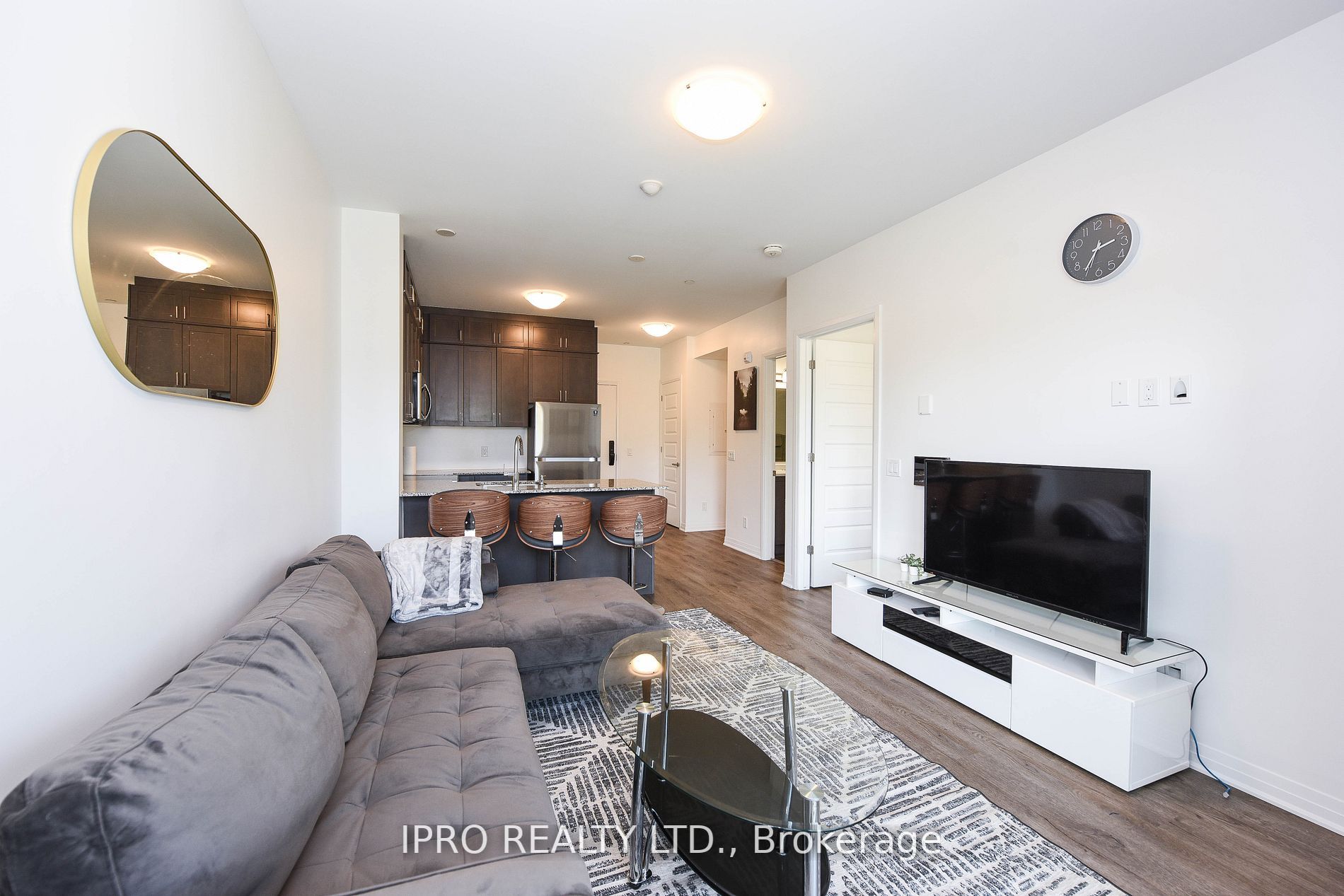 95 Dundas St W Street, #004