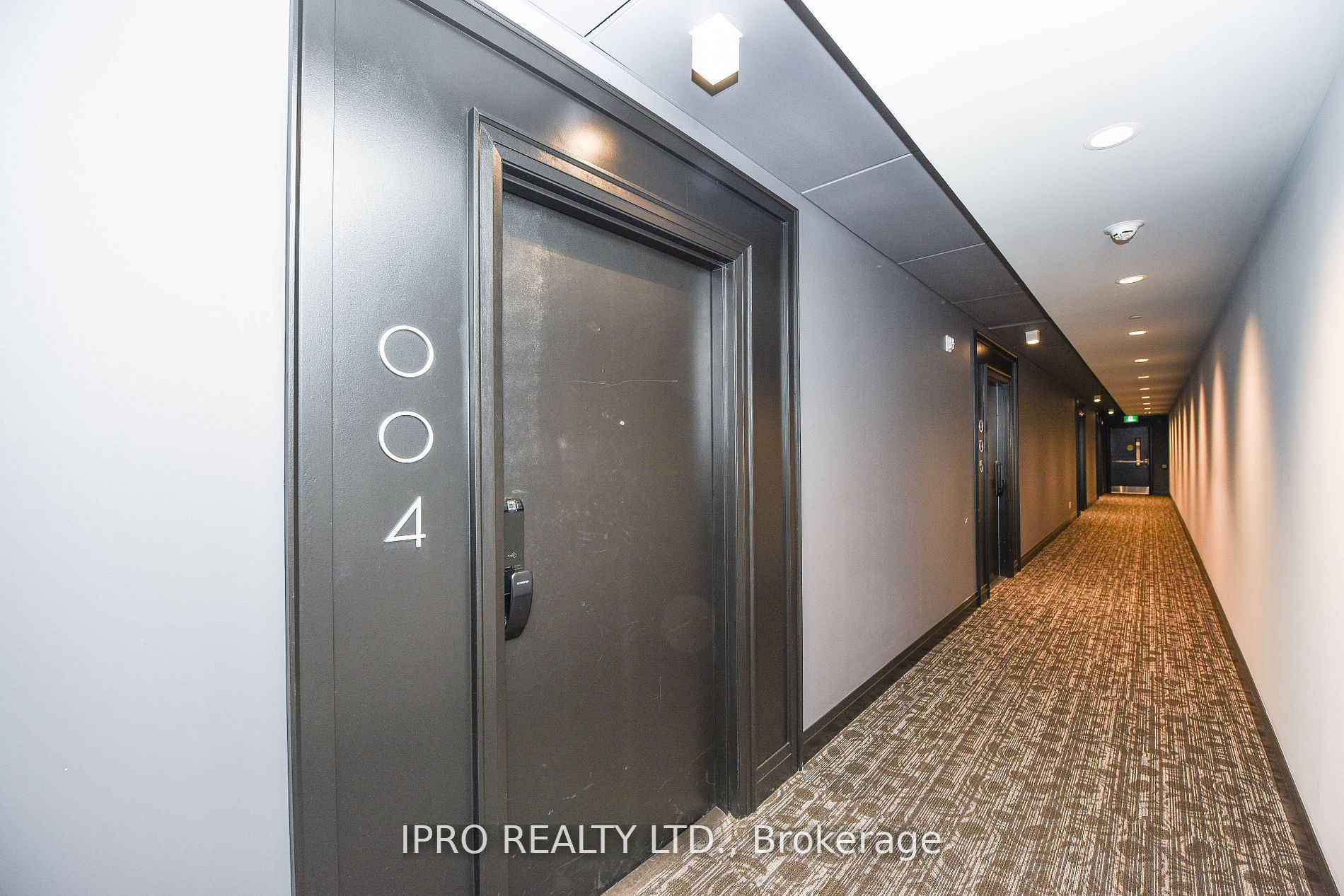 95 Dundas St W Street, #004