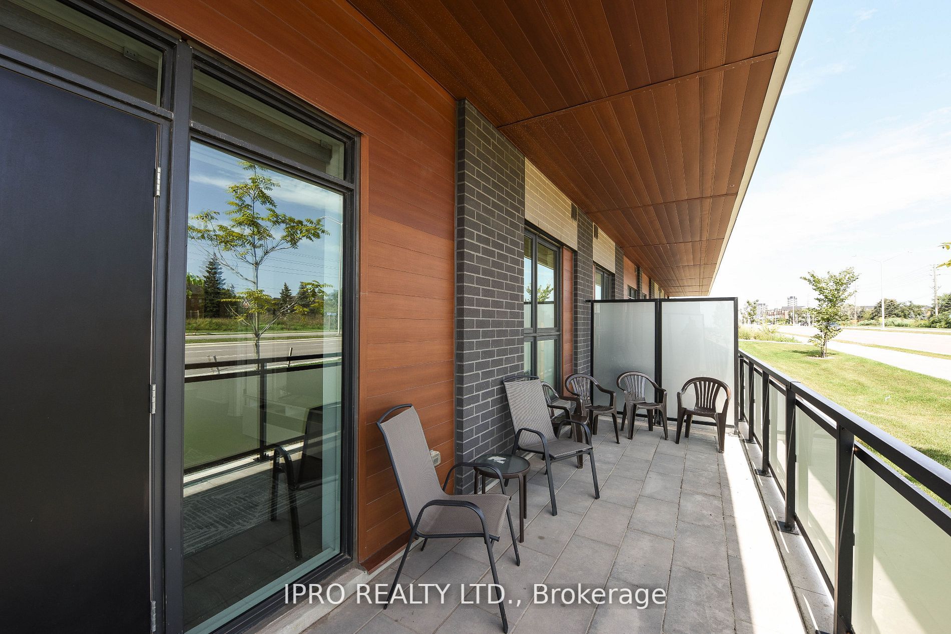 95 Dundas St W Street, #004