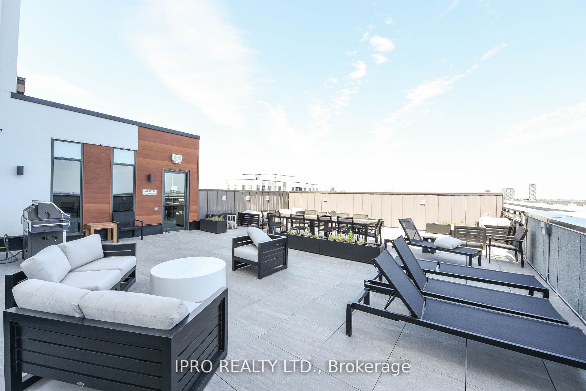 95 Dundas St W Street, #004