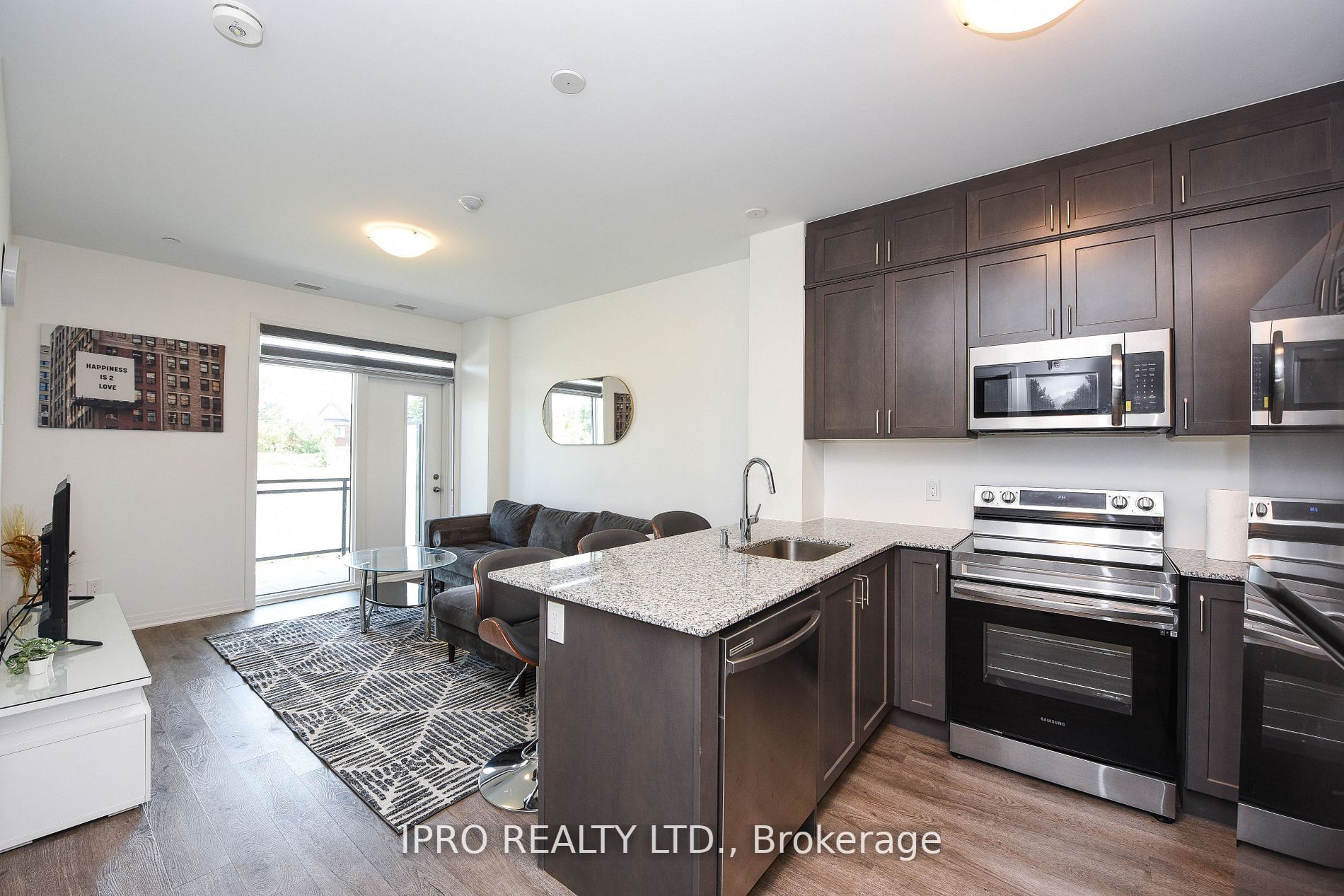 95 Dundas St W Street, #004