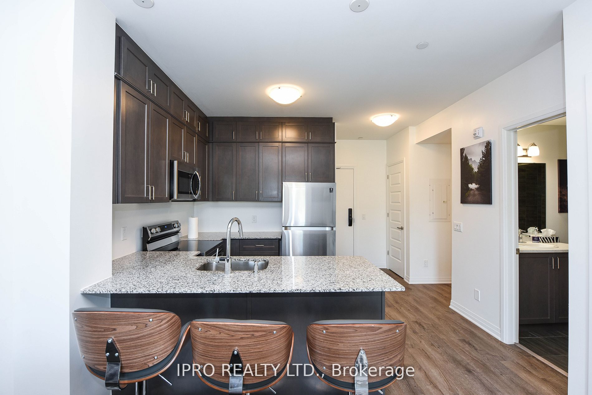 95 Dundas St W Street, #004