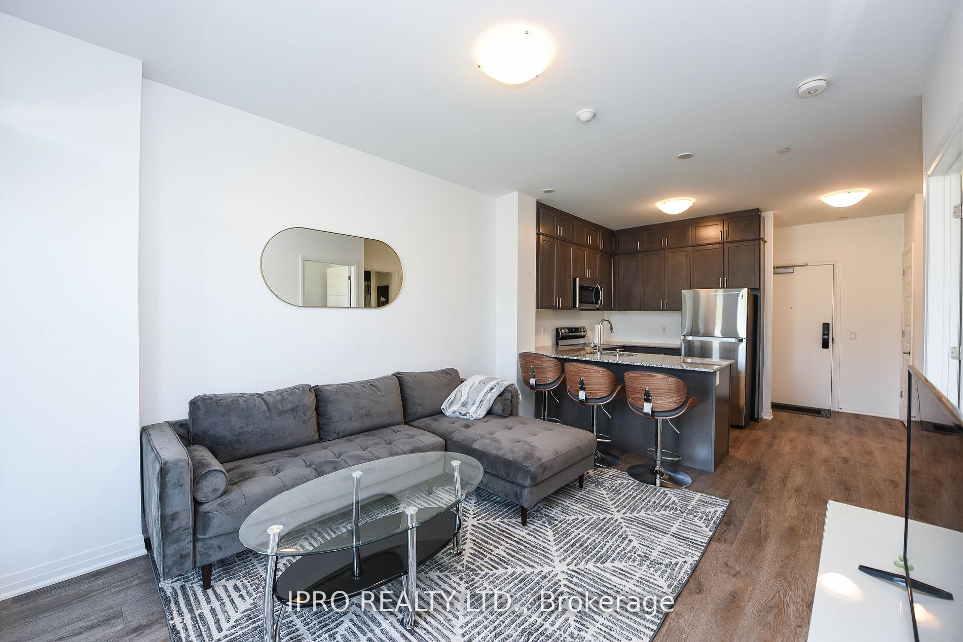 95 Dundas St W Street, #004