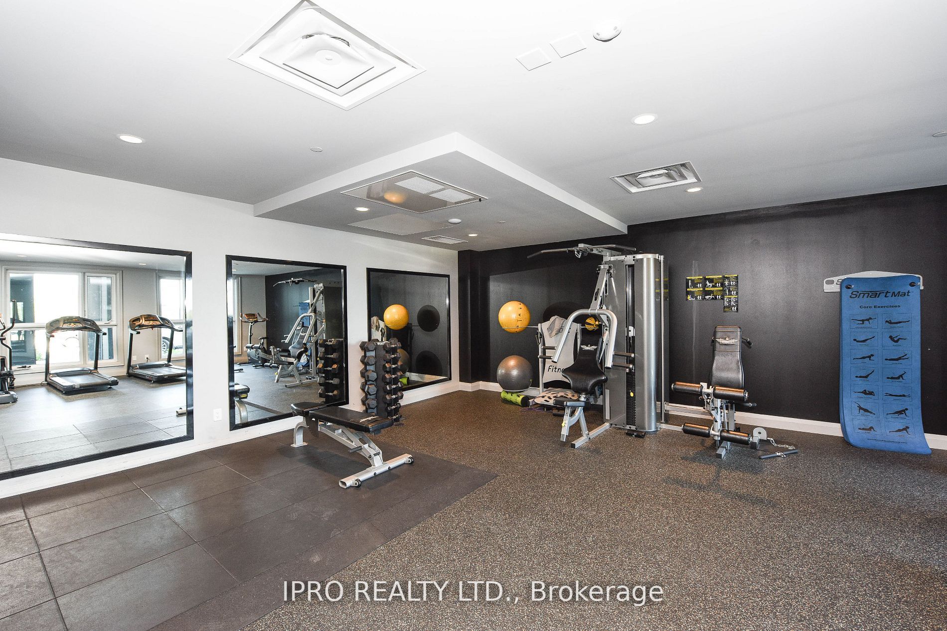 95 Dundas St W Street, #004
