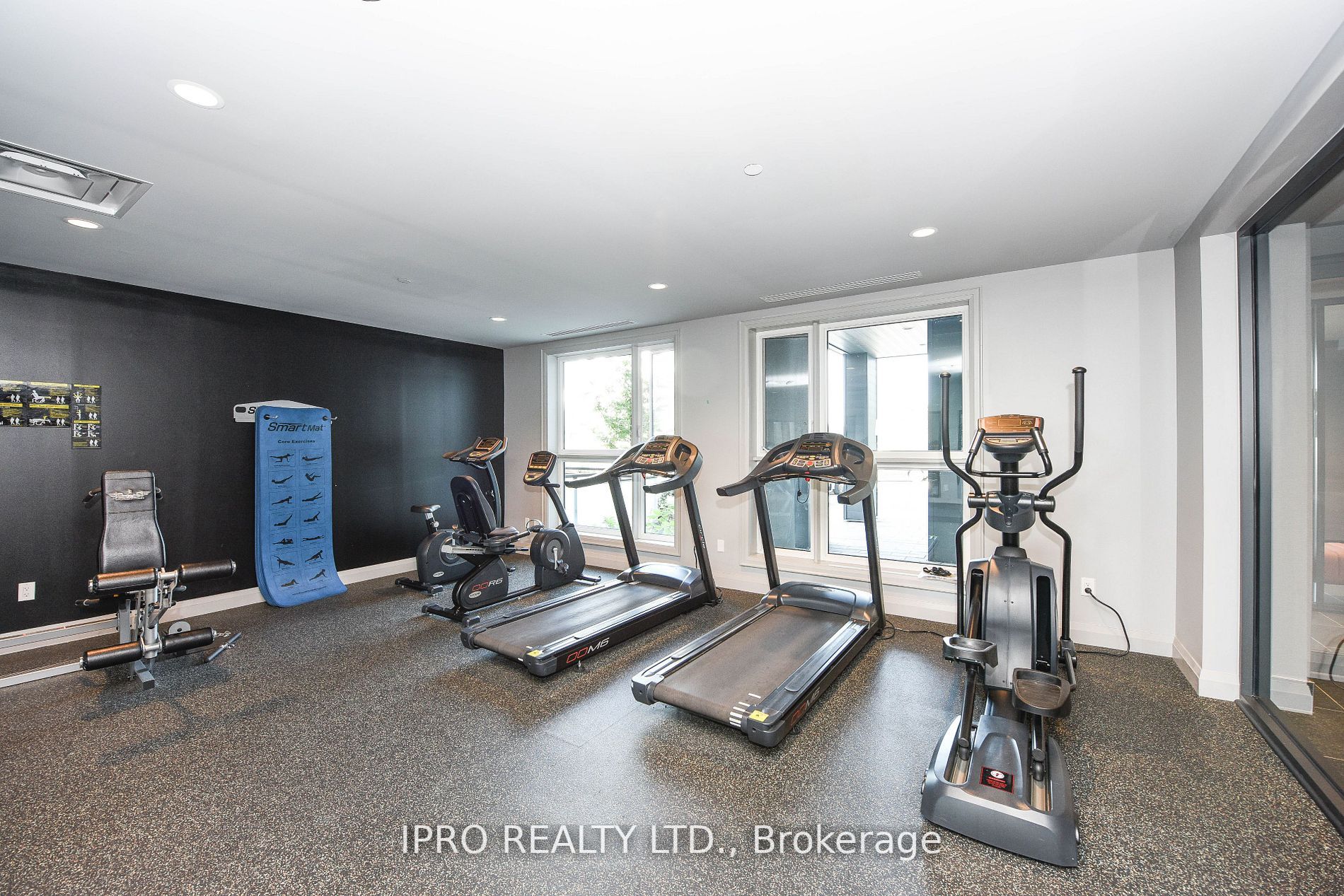95 Dundas St W Street, #004
