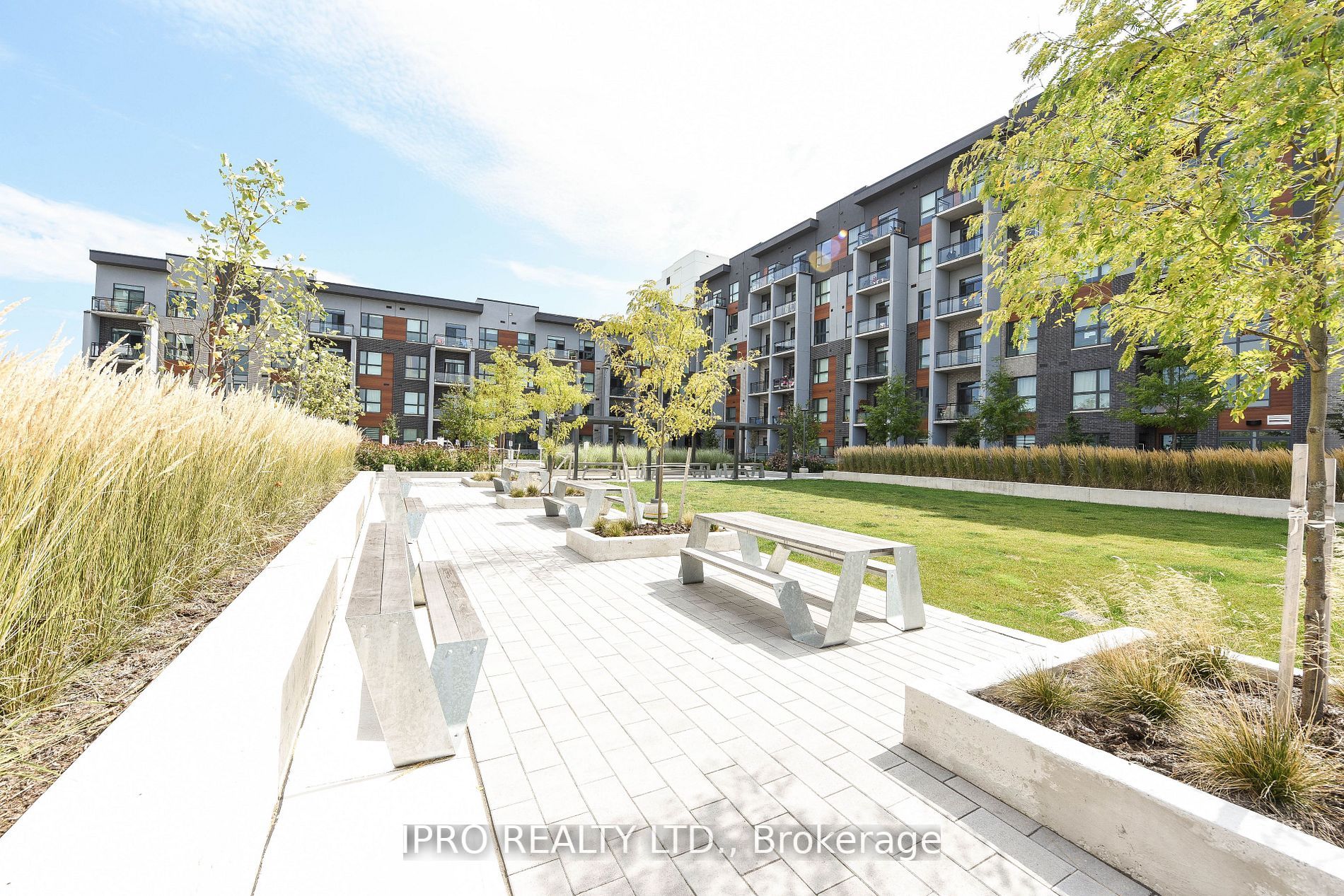 95 Dundas St W Street, #004