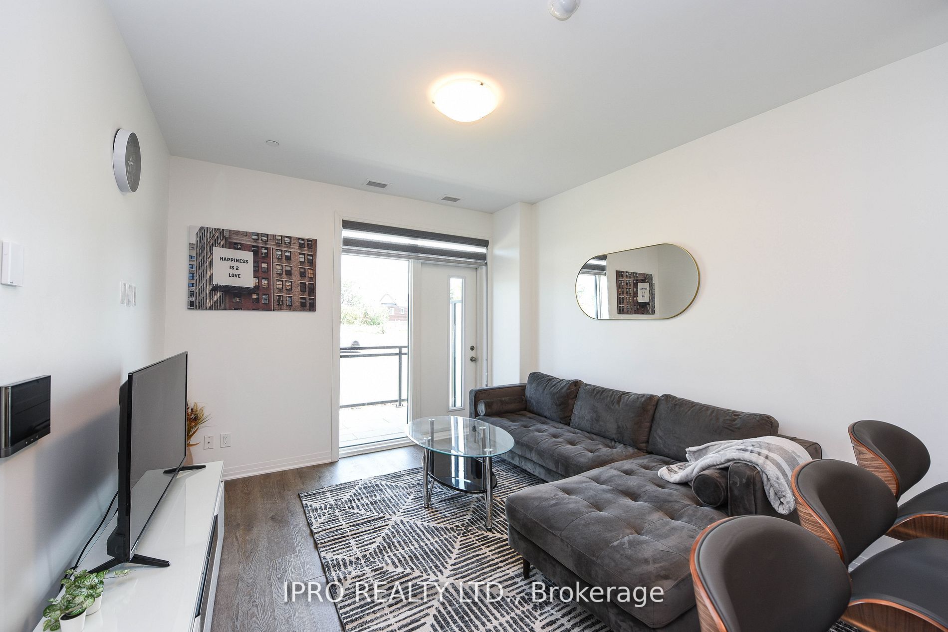 95 Dundas St W Street, #004