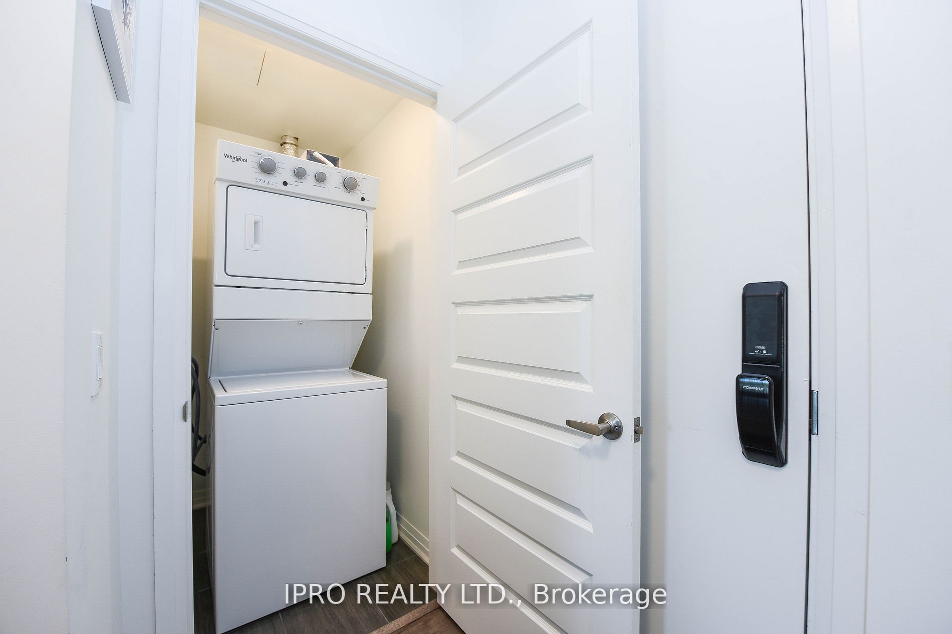 95 Dundas St W Street, #004