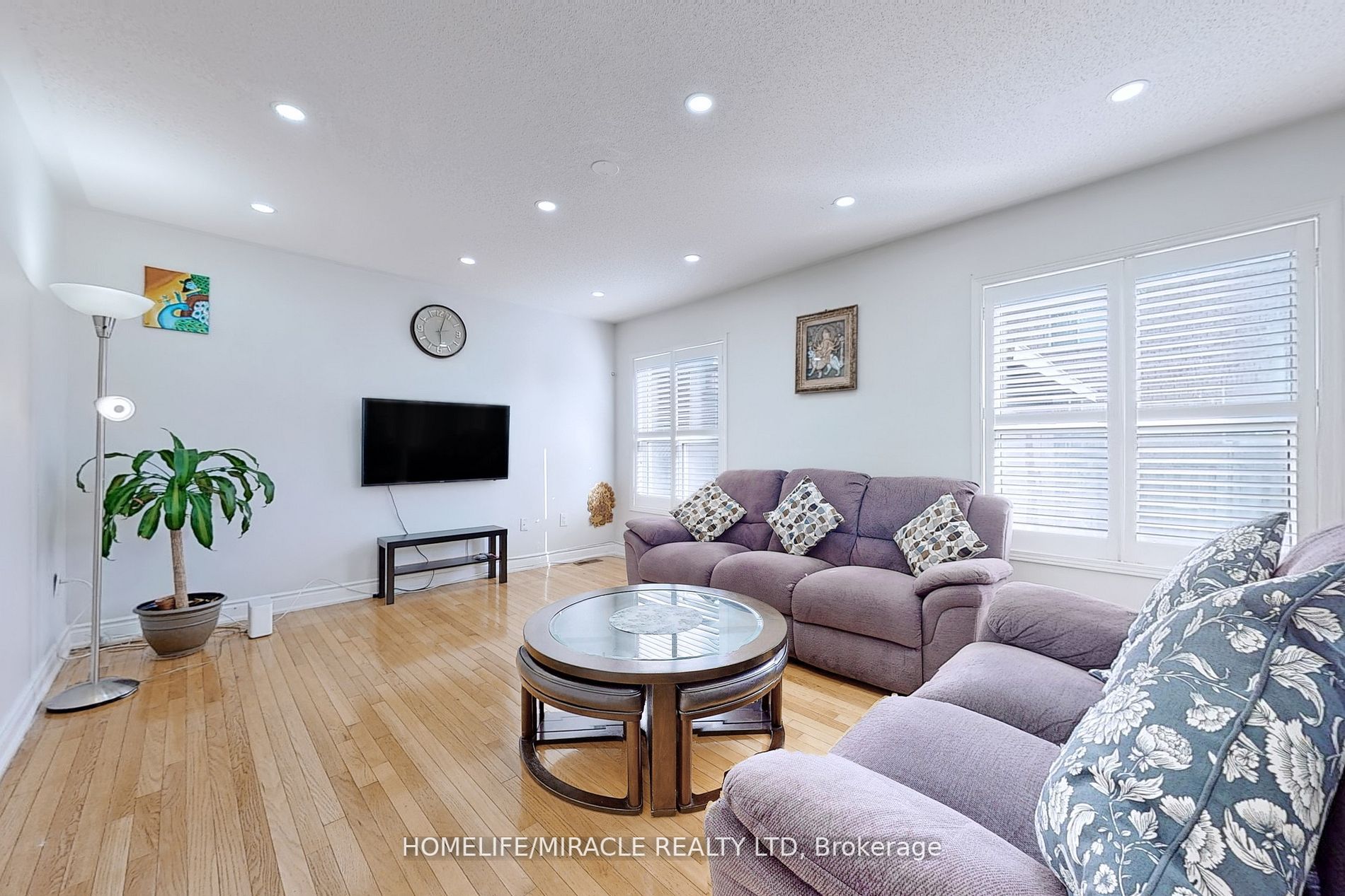 2 Clovercrest Drive