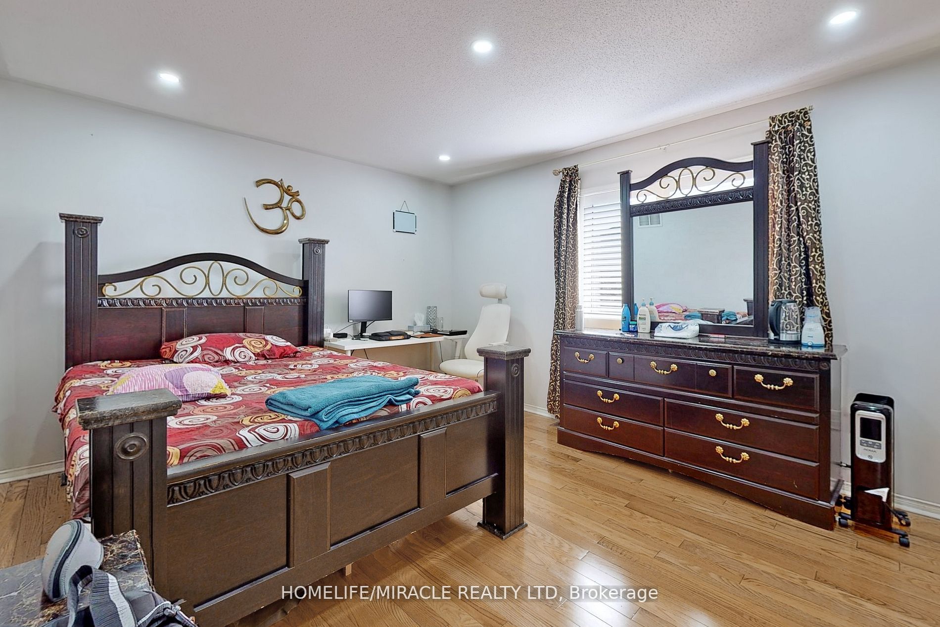 2 Clovercrest Drive