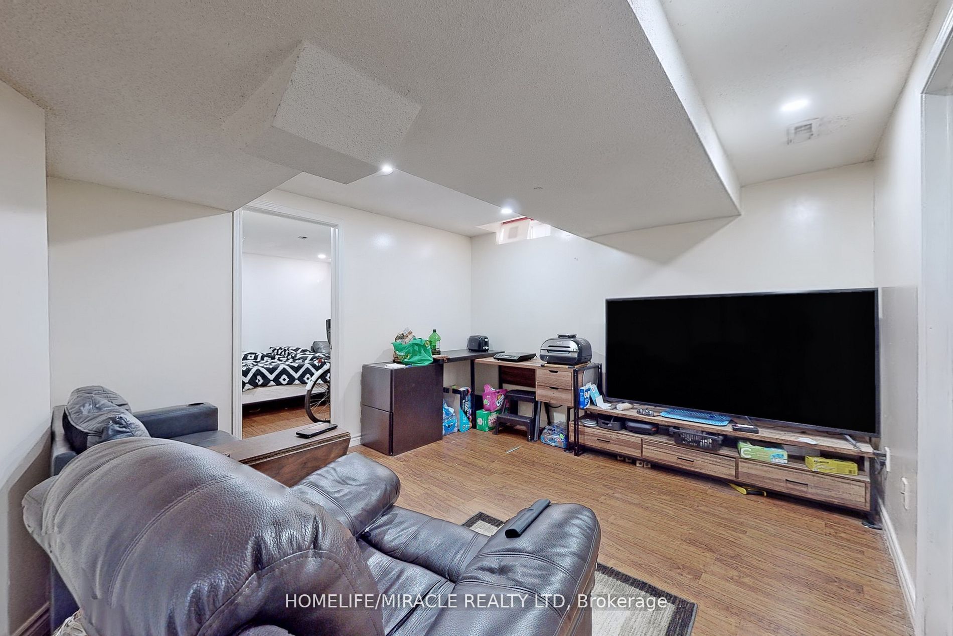 2 Clovercrest Drive