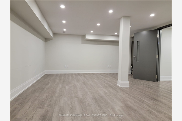 1563 Dundas St W, Mississauga