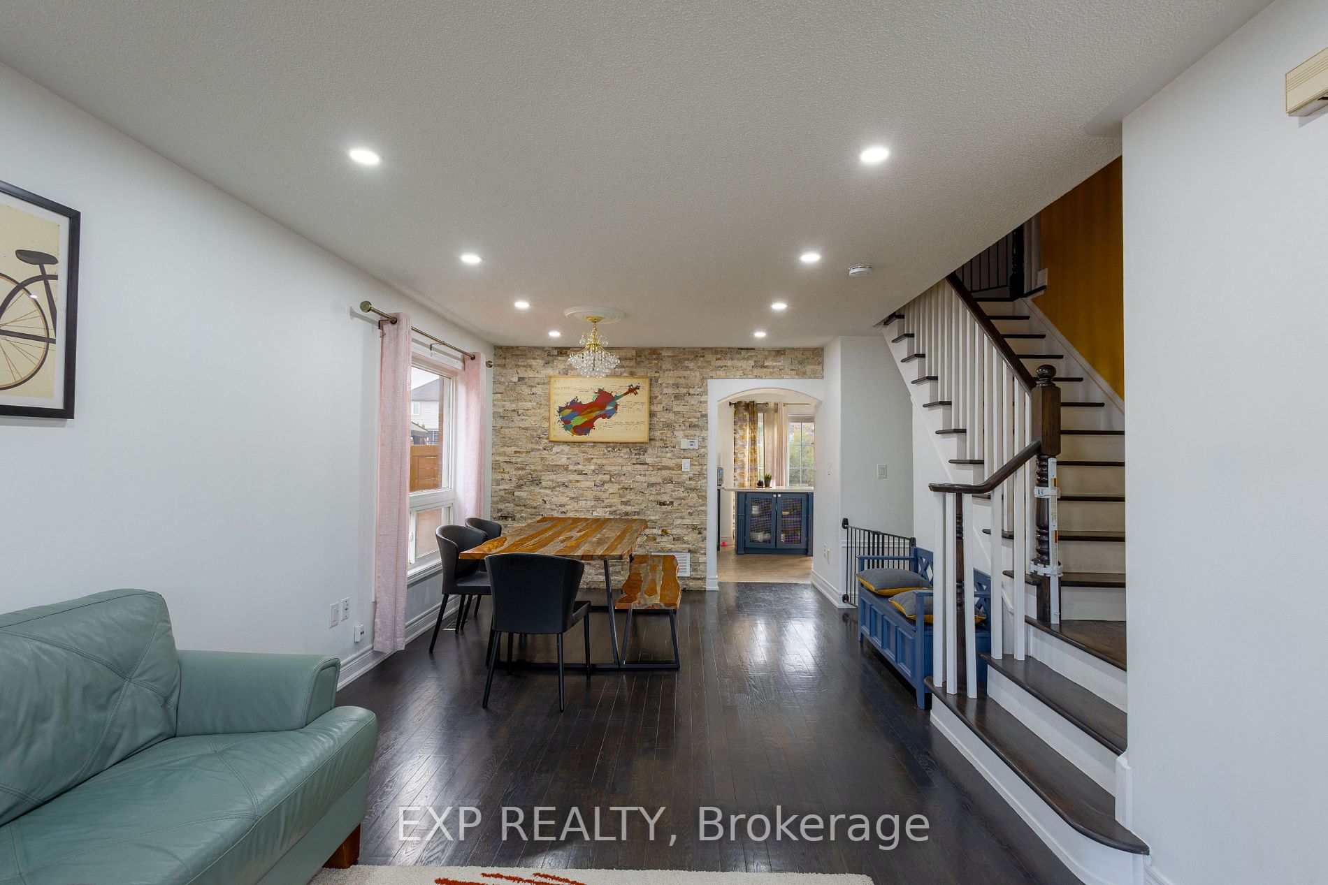 28 Fidelity Ave