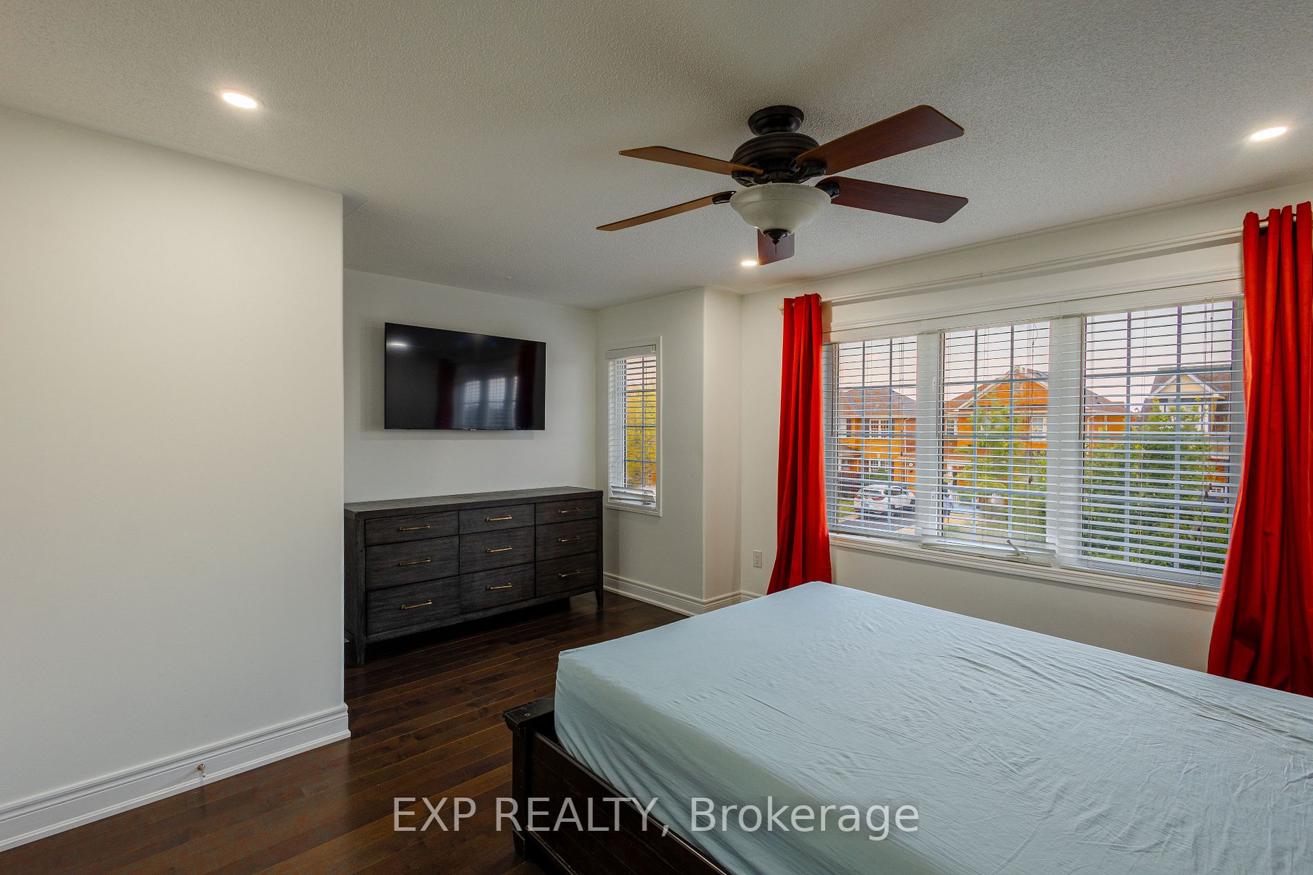 28 Fidelity Ave