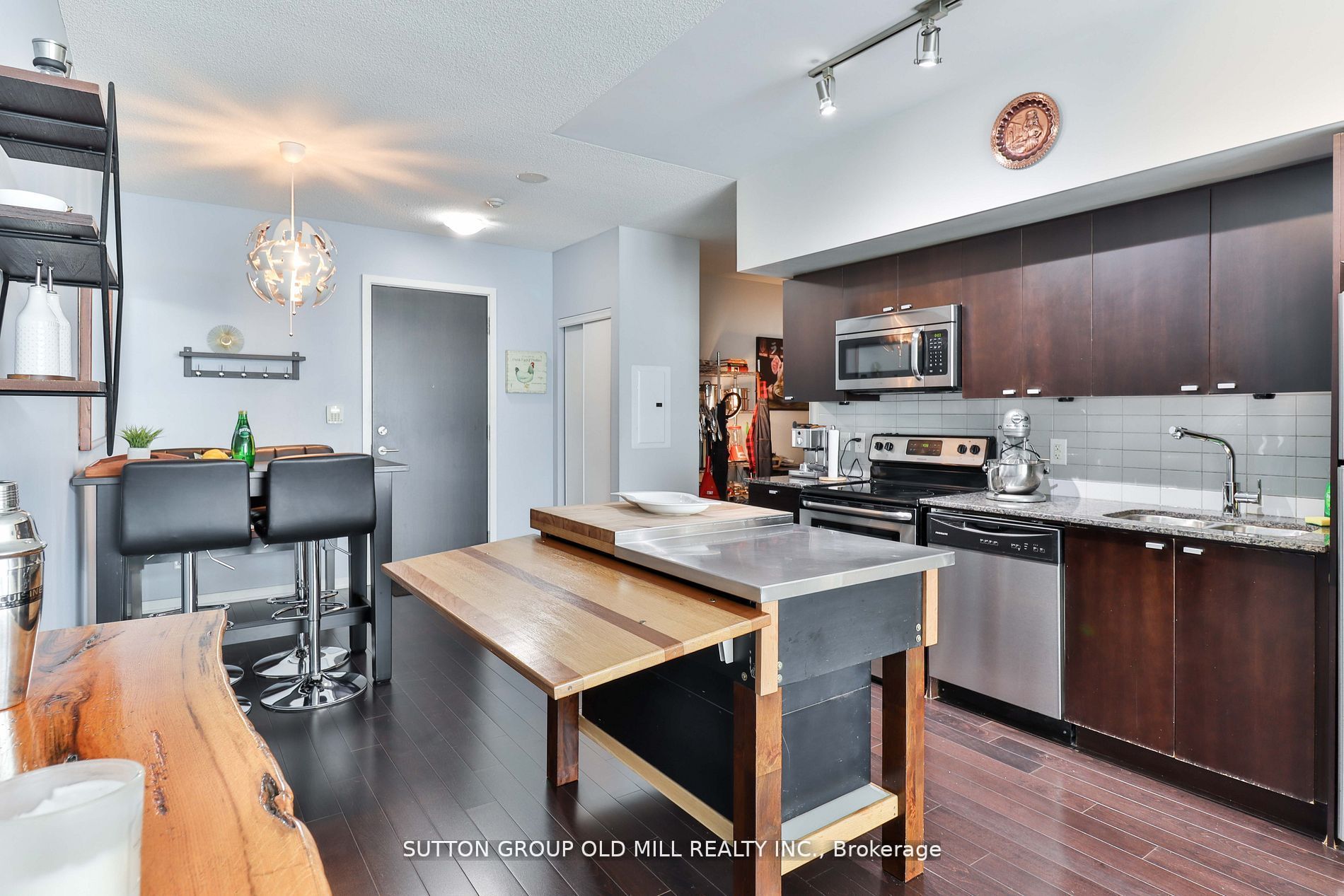 105 The Queensway, #1714