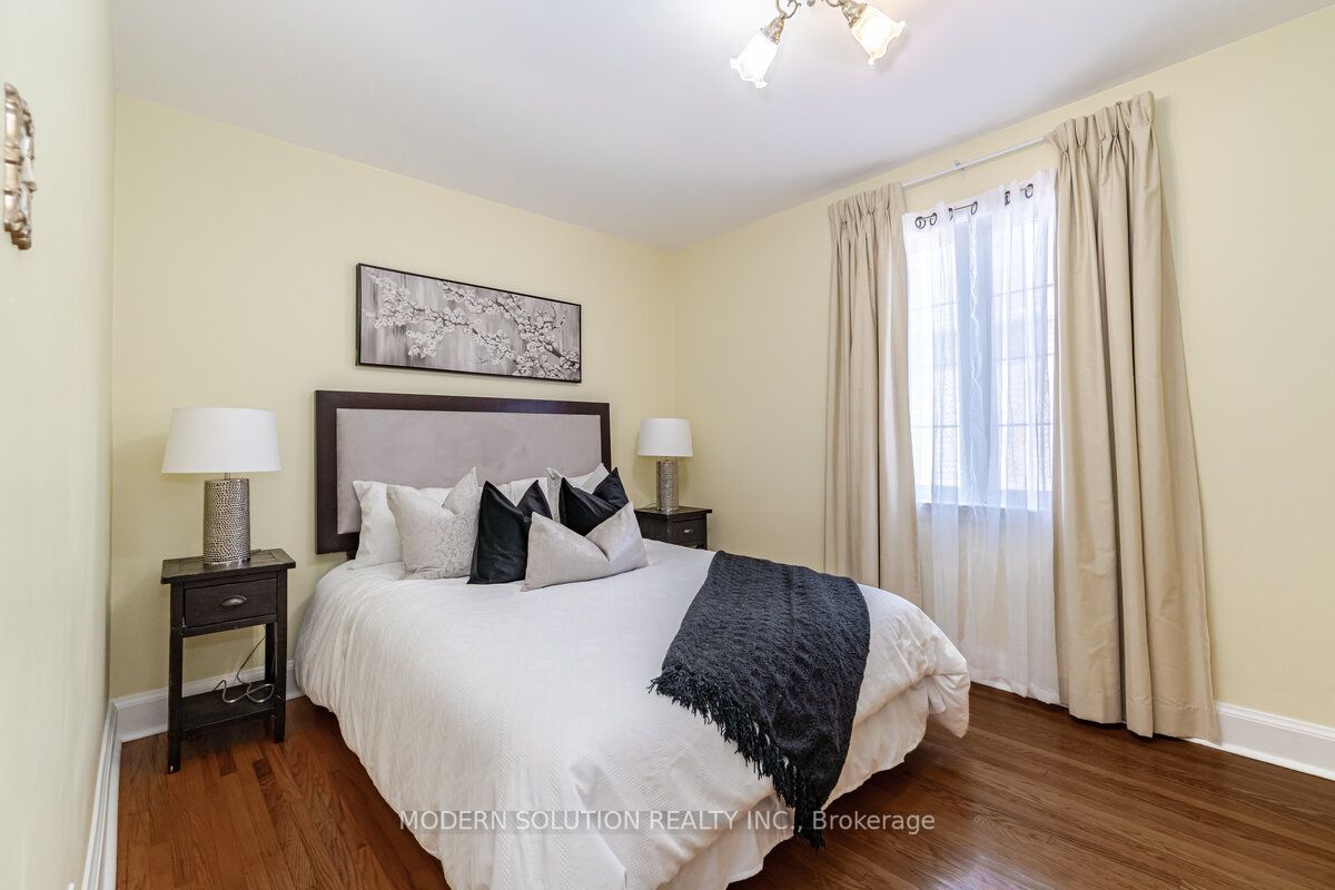 1421 Radcliffe Blvd