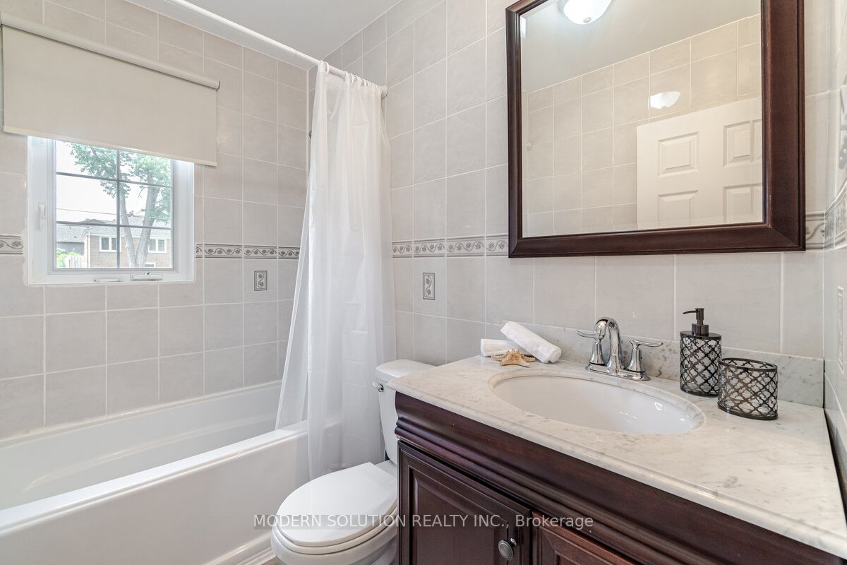 1421 Radcliffe Blvd