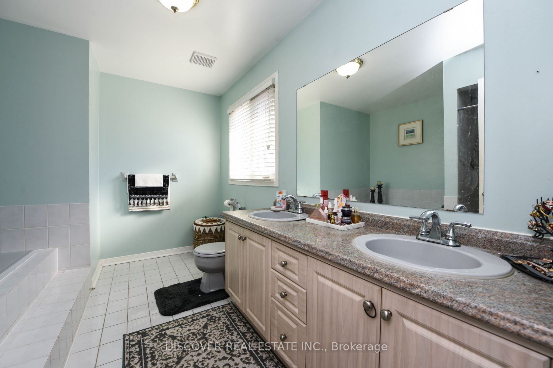 1521 Roseway Drive