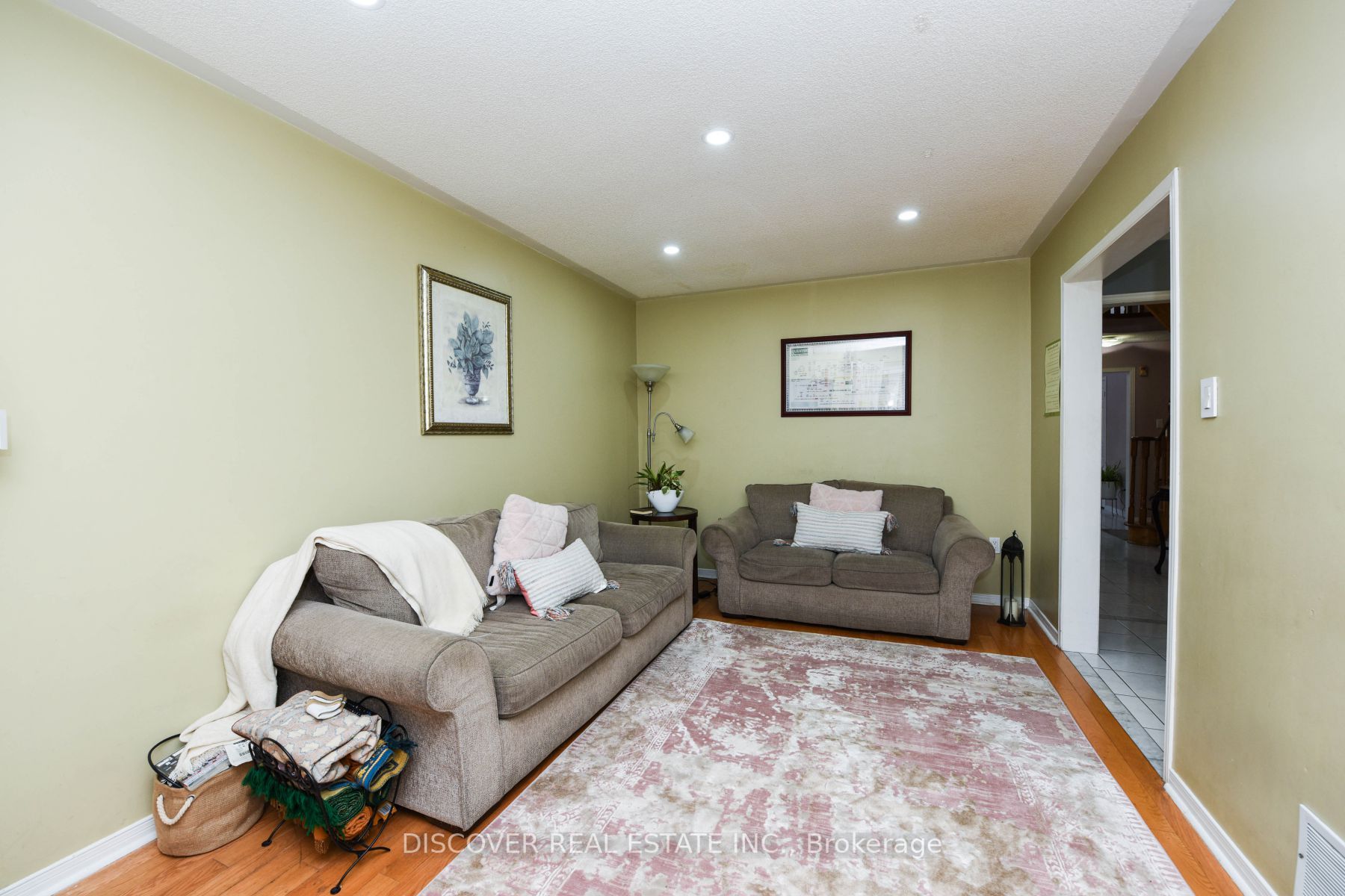 1521 Roseway Drive