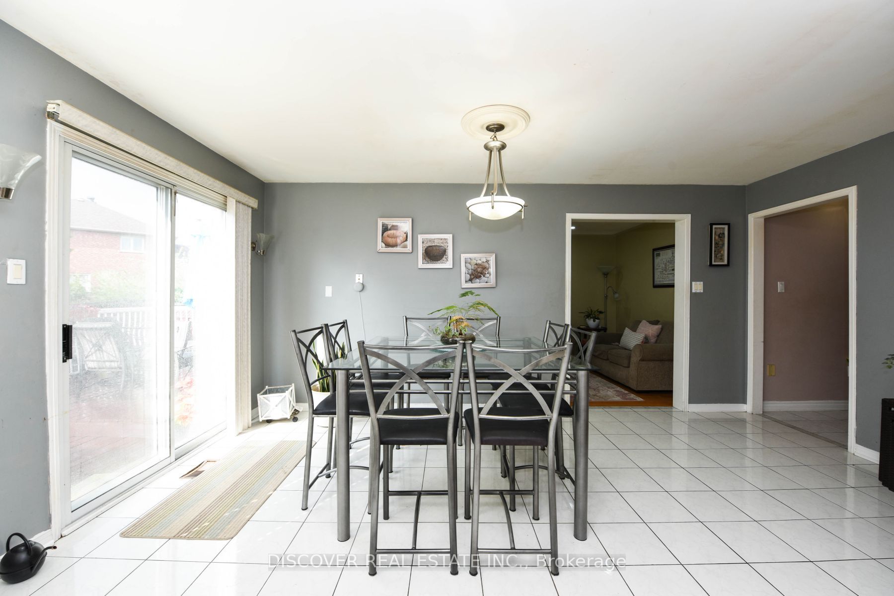 1521 Roseway Drive