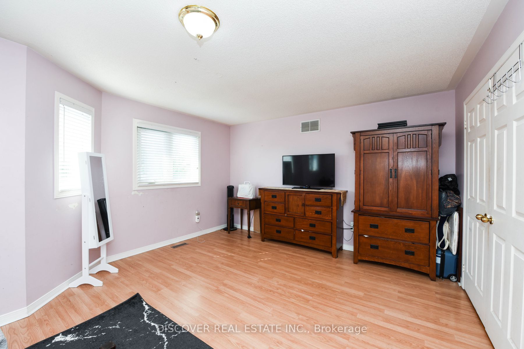 1521 Roseway Drive