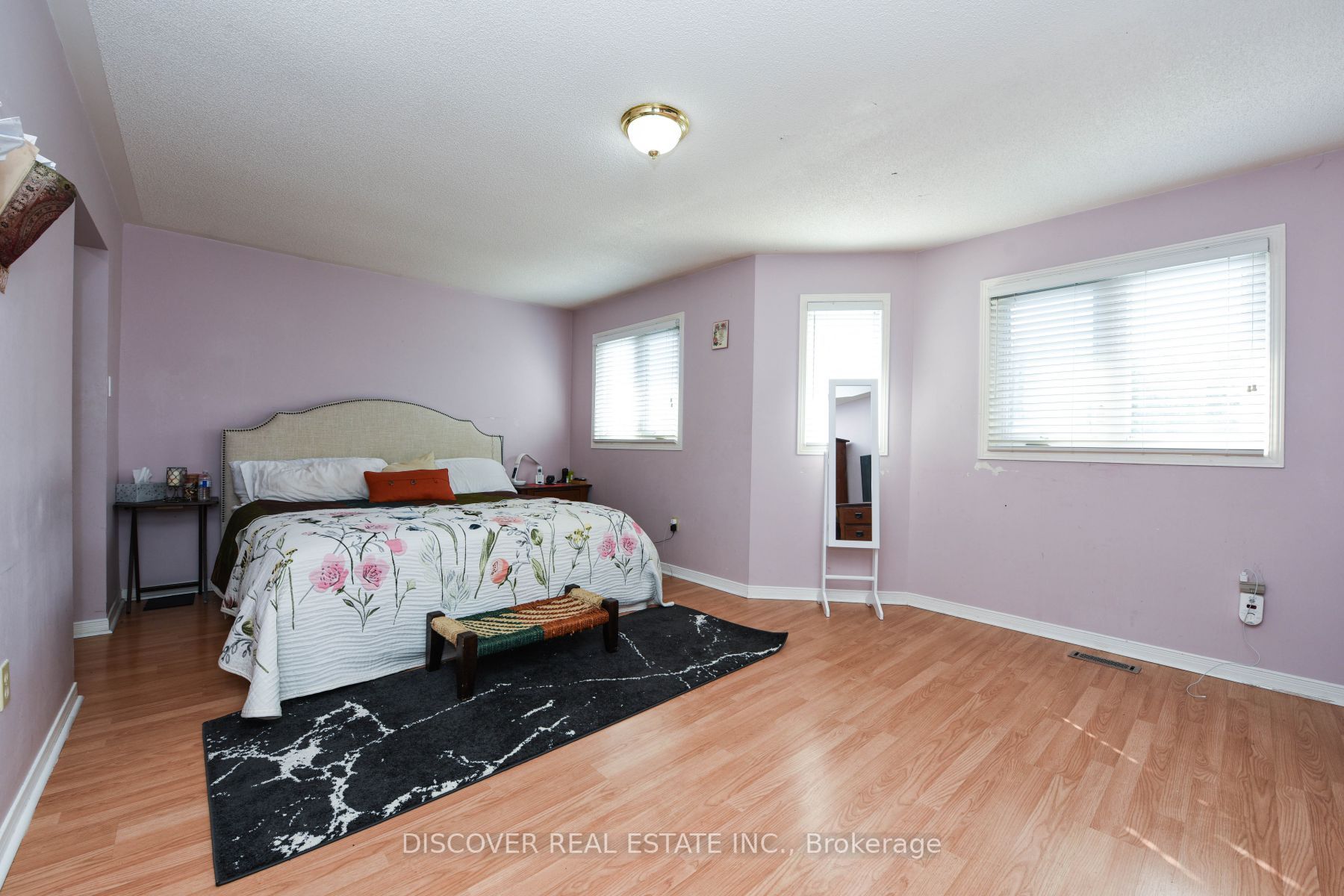 1521 Roseway Drive