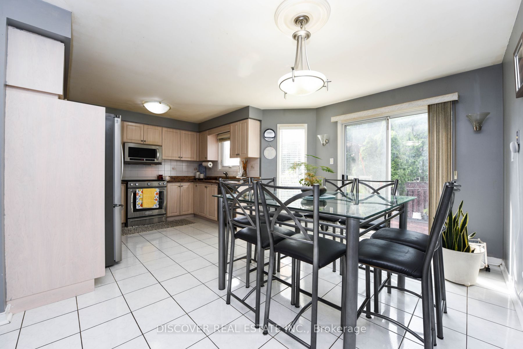 1521 Roseway Drive