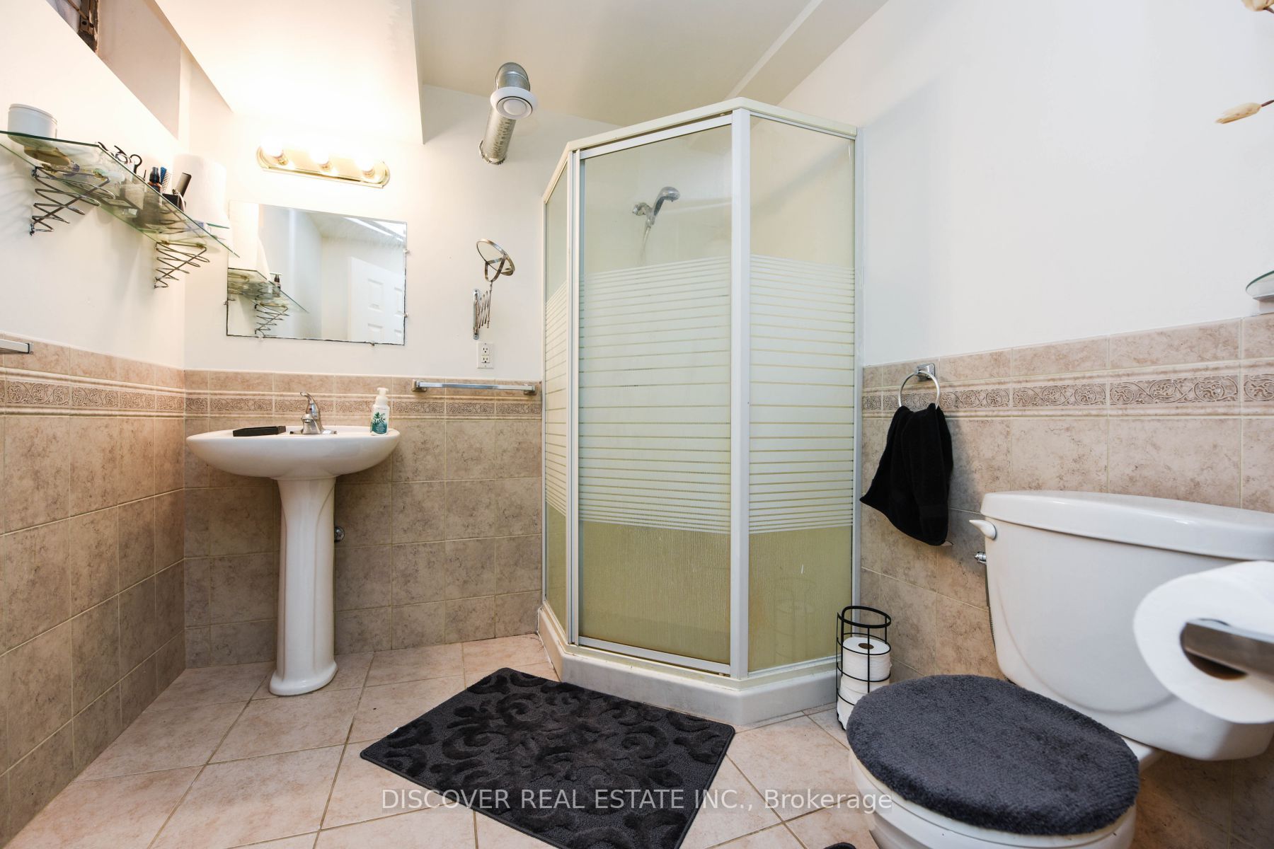 1521 Roseway Drive