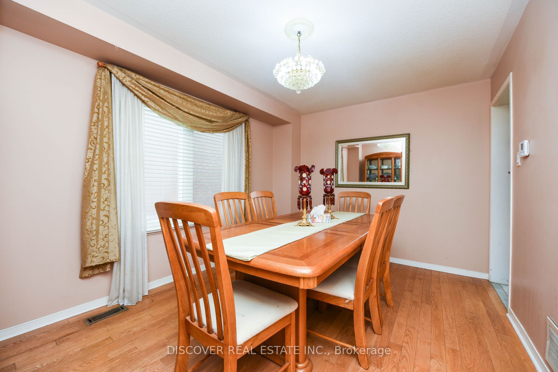 1521 Roseway Drive