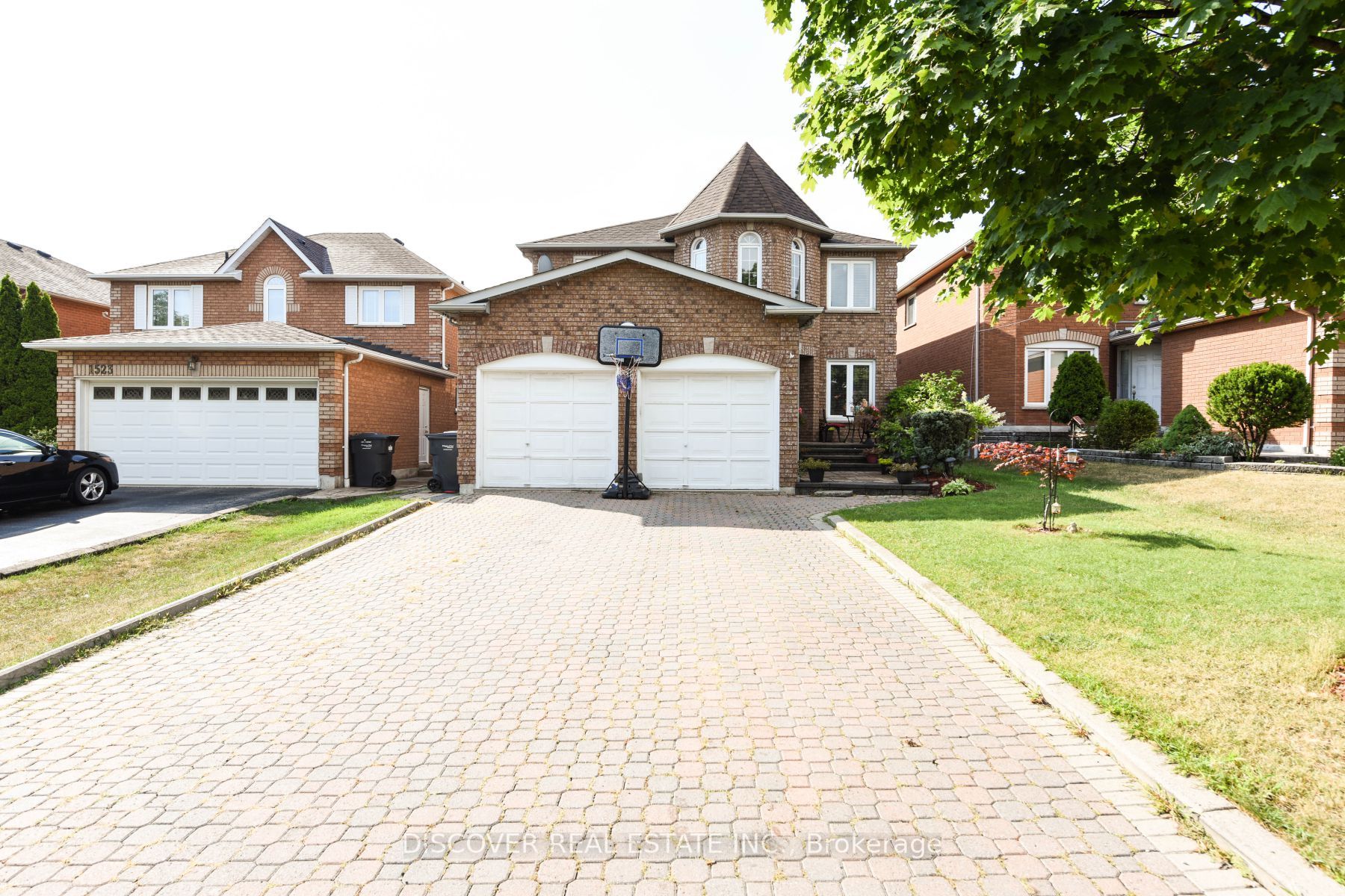 1521 Roseway Drive
