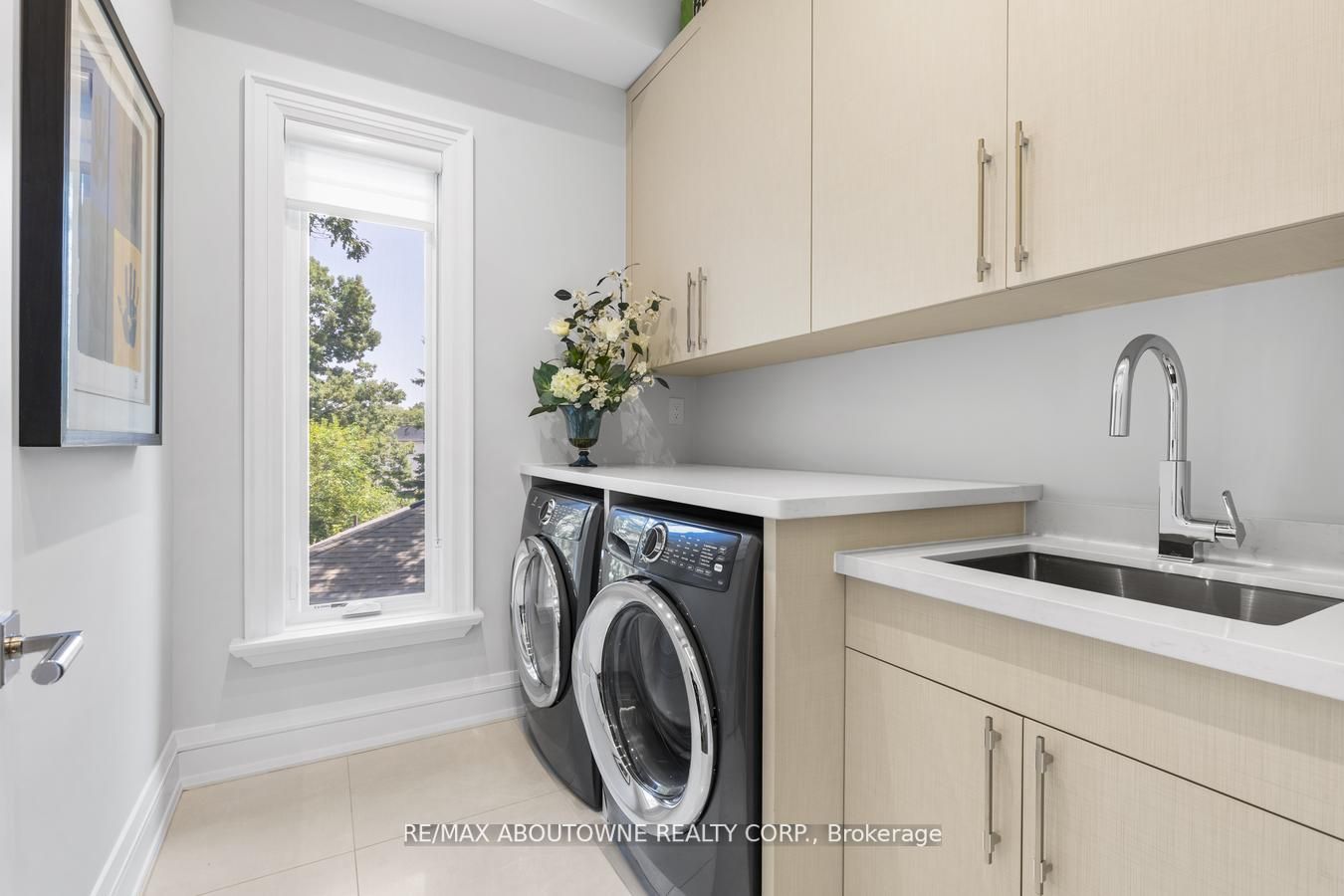 533 Taplow Cres