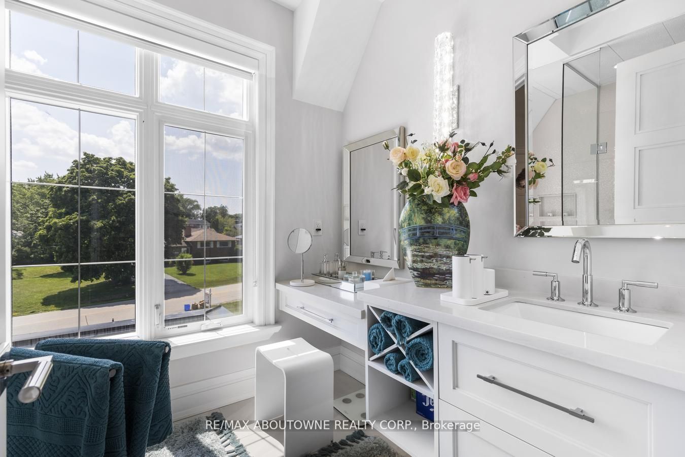 533 Taplow Cres