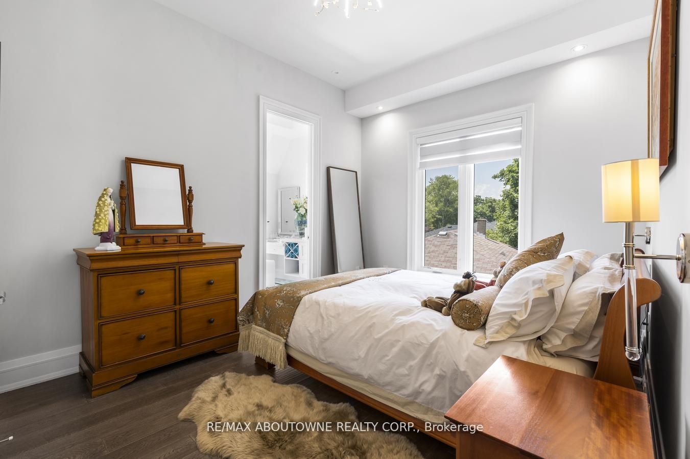 533 Taplow Cres