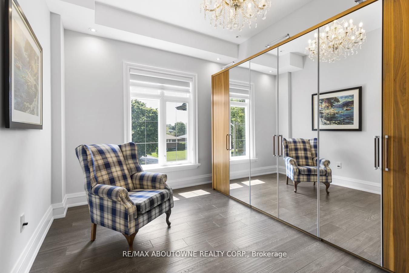 533 Taplow Cres