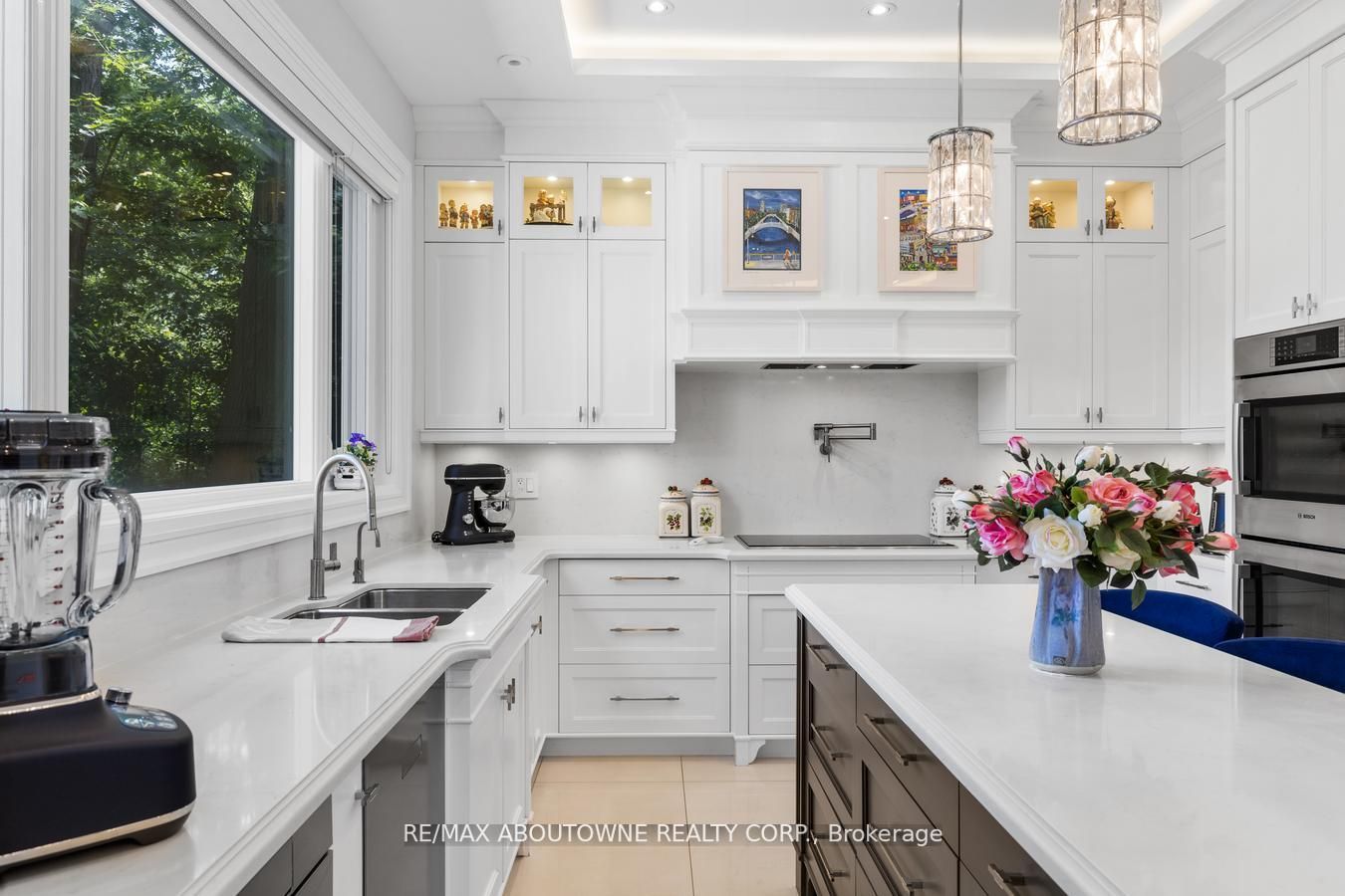 533 Taplow Cres