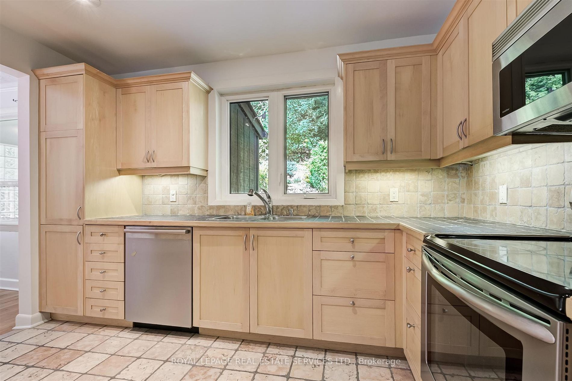 5 Easson Ave