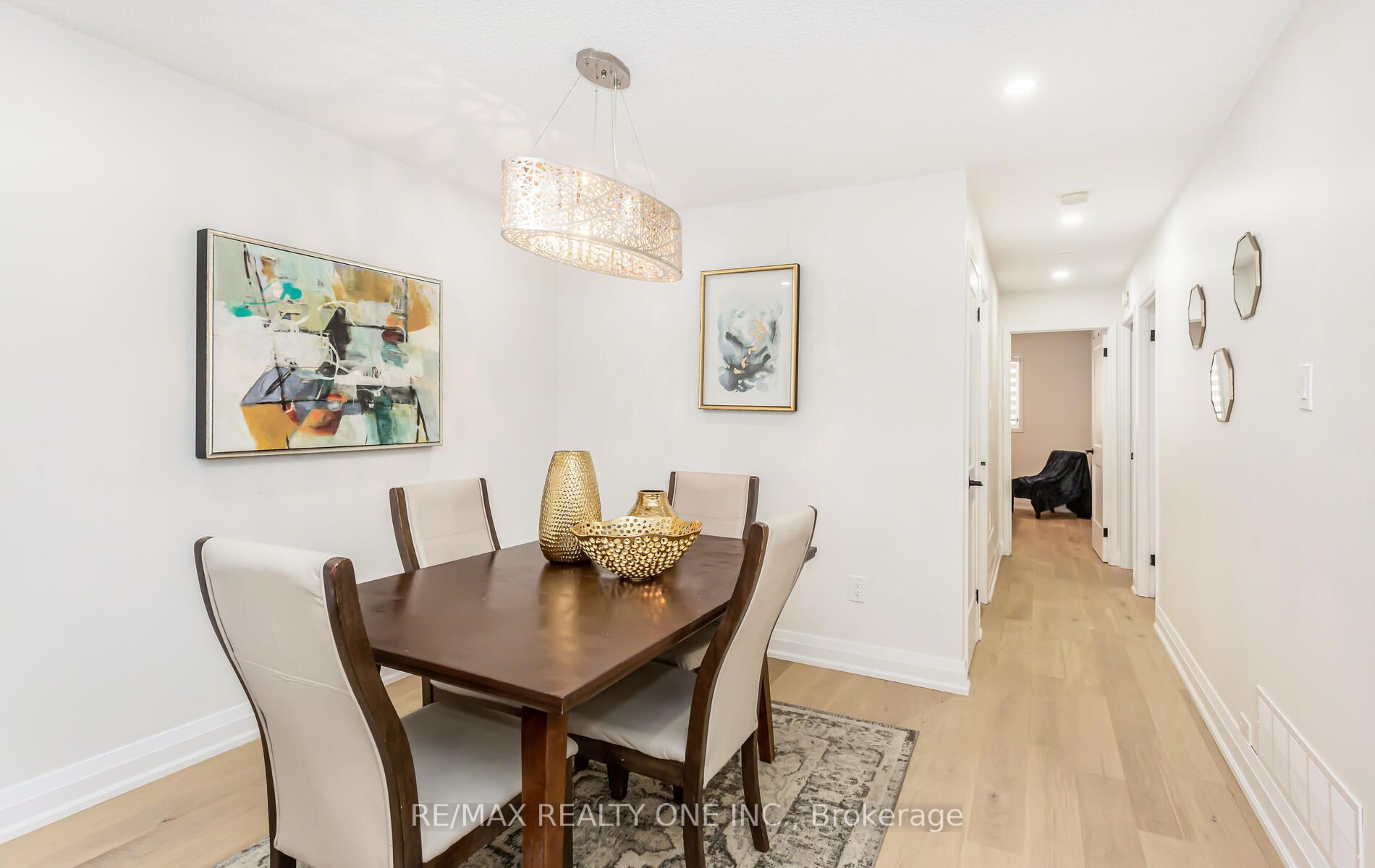6069 Starfield Cres
