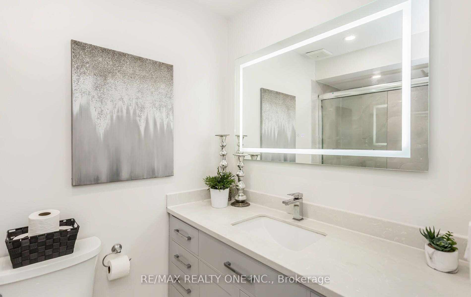 6069 Starfield Cres