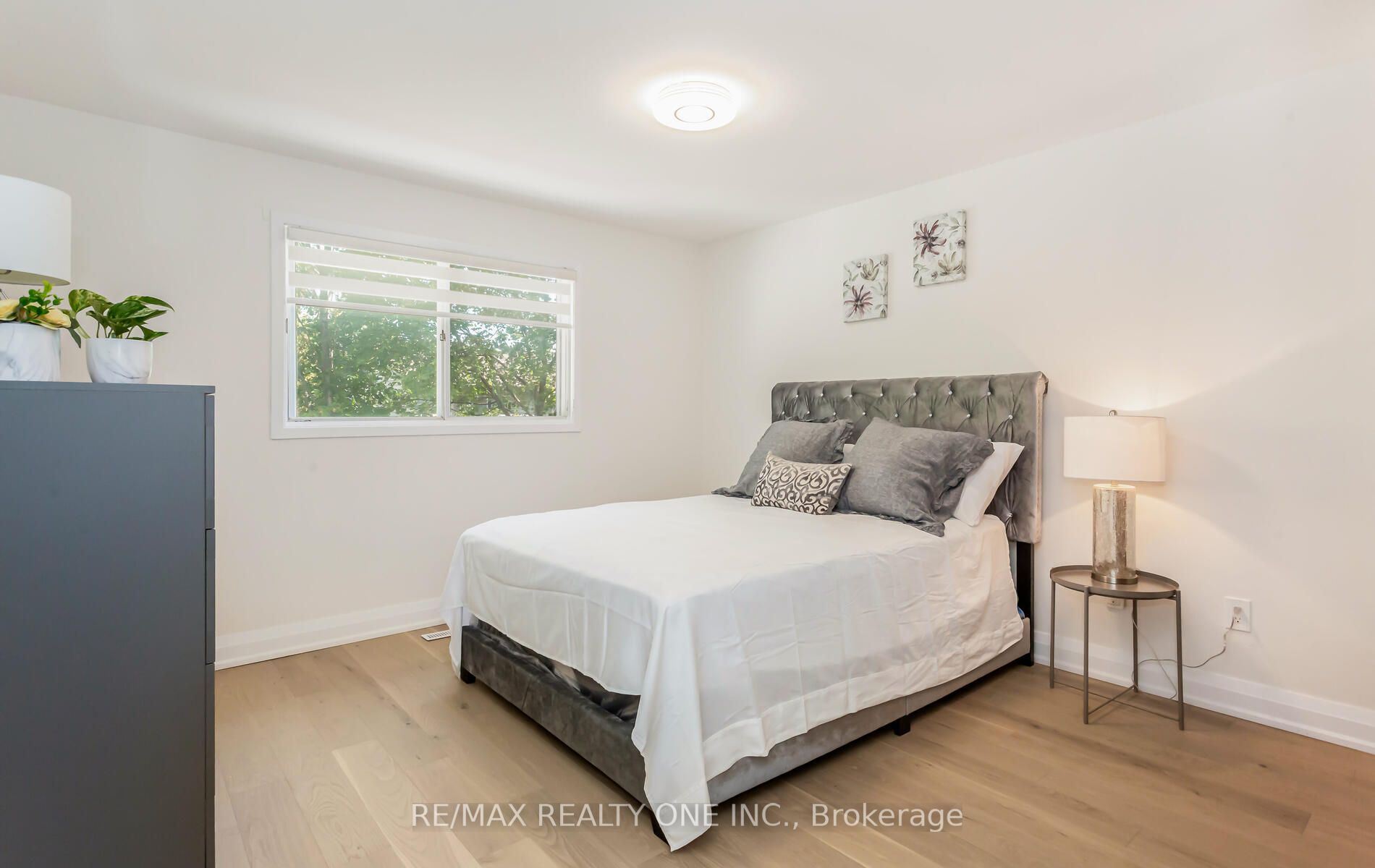 6069 Starfield Cres