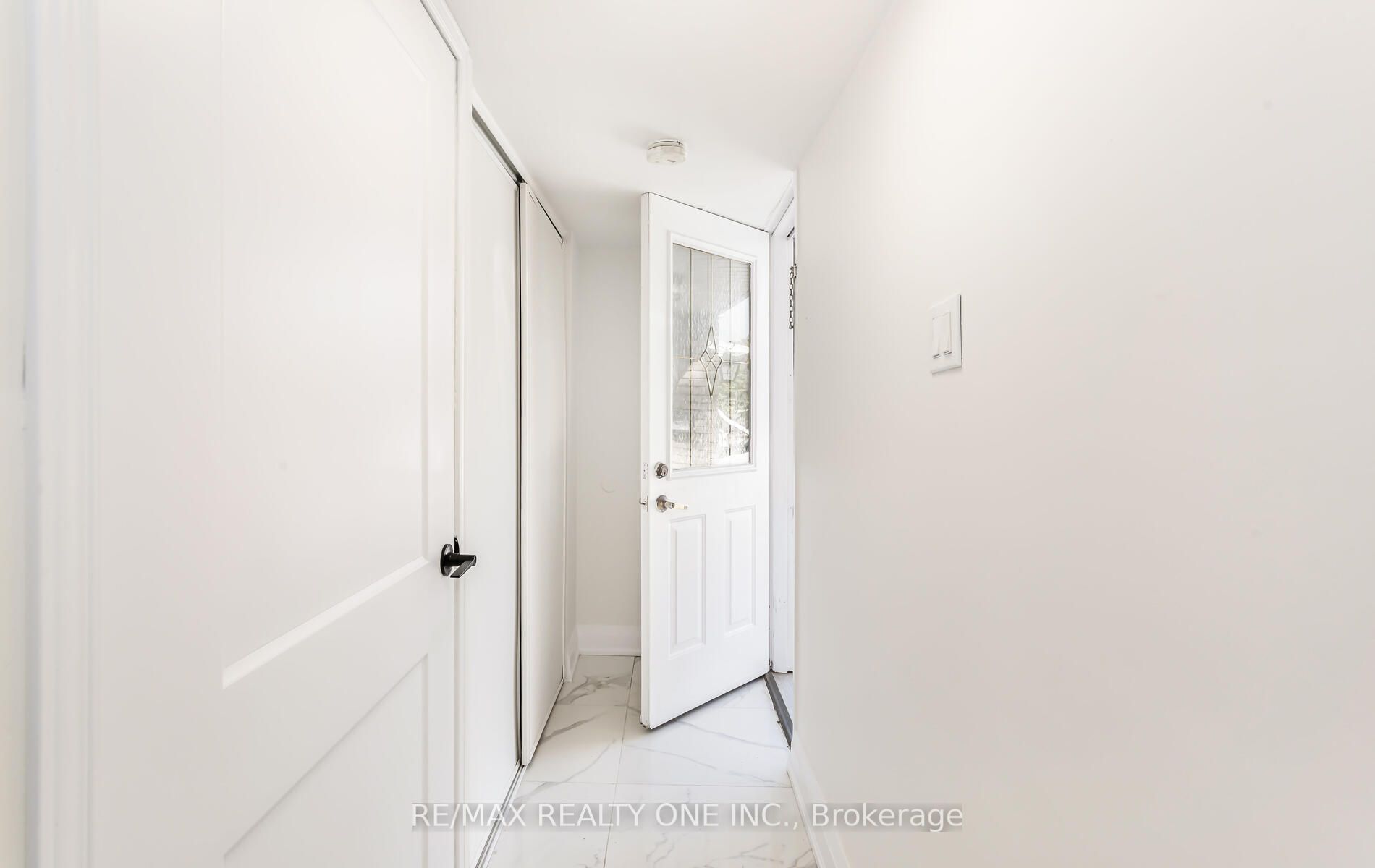 6069 Starfield Cres